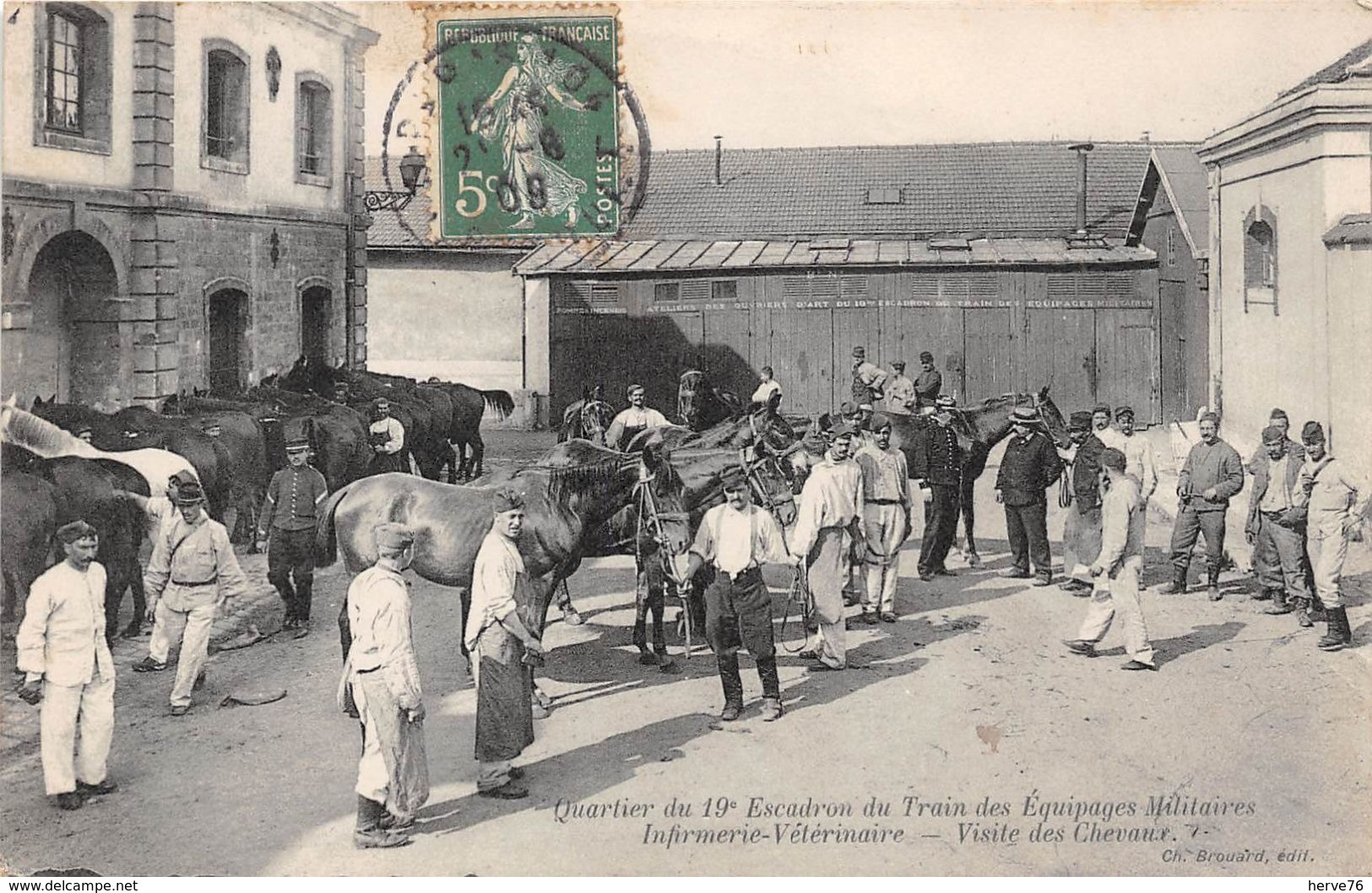 Militaria - Quartier Du 19e Escadron Du Train Des Equipages Militaires - Infirmerie Vétérinaire - Visite Des Chevaux - Casernas