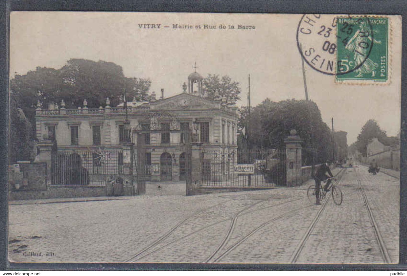 Carte Postale 94. Vitry  Mairie Et Rue De La Barre   Trés Beau Plan - Vitry Sur Seine
