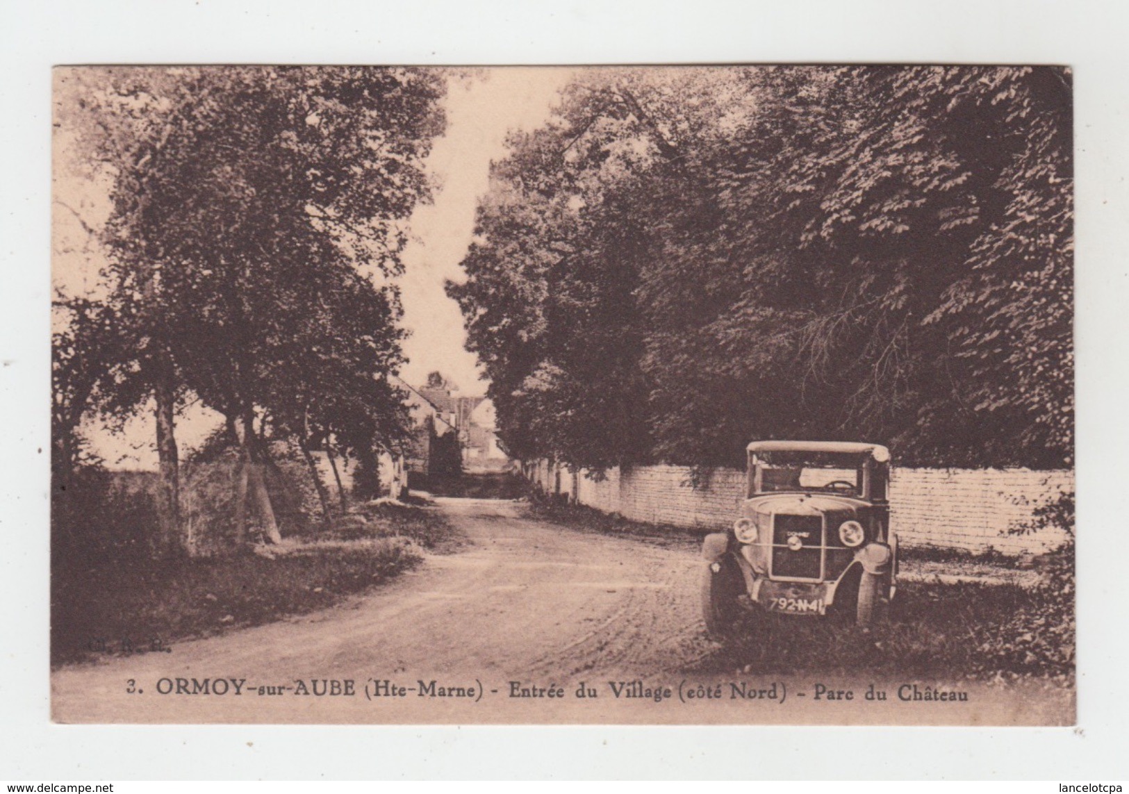 52 - ORMOY SUR AUBE / ENTREE DU VILLAGE - BELLE AUTO - Autres & Non Classés