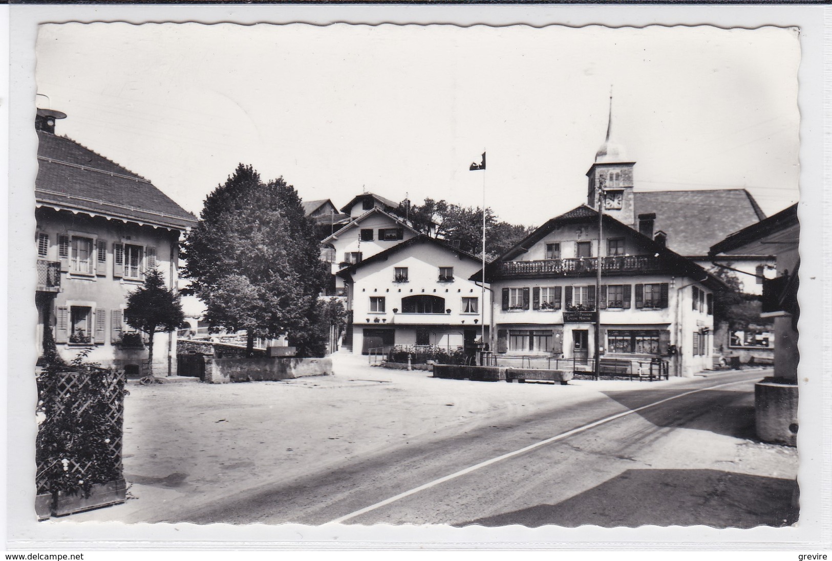 Enney, Place Du Village. Boulangerie, épicerie - Enney