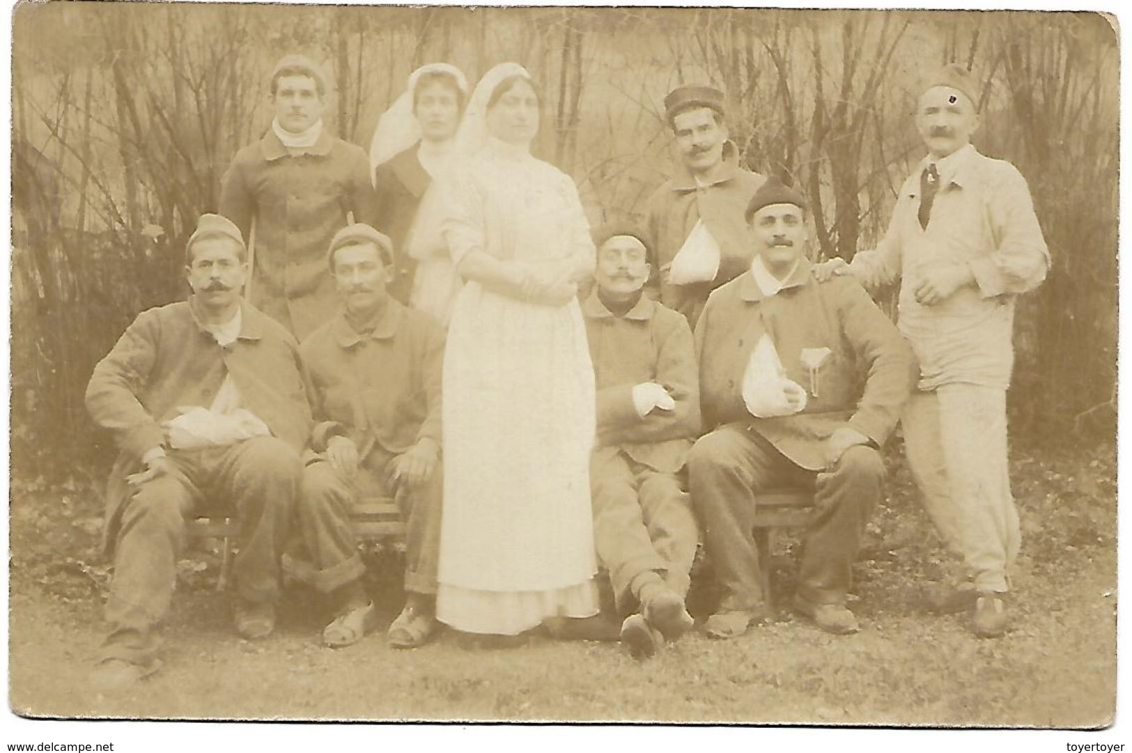 CP 435  Carte-Photo D'un Groupe De Bléssés Pendant La Guerre De 14-18 - Autres & Non Classés