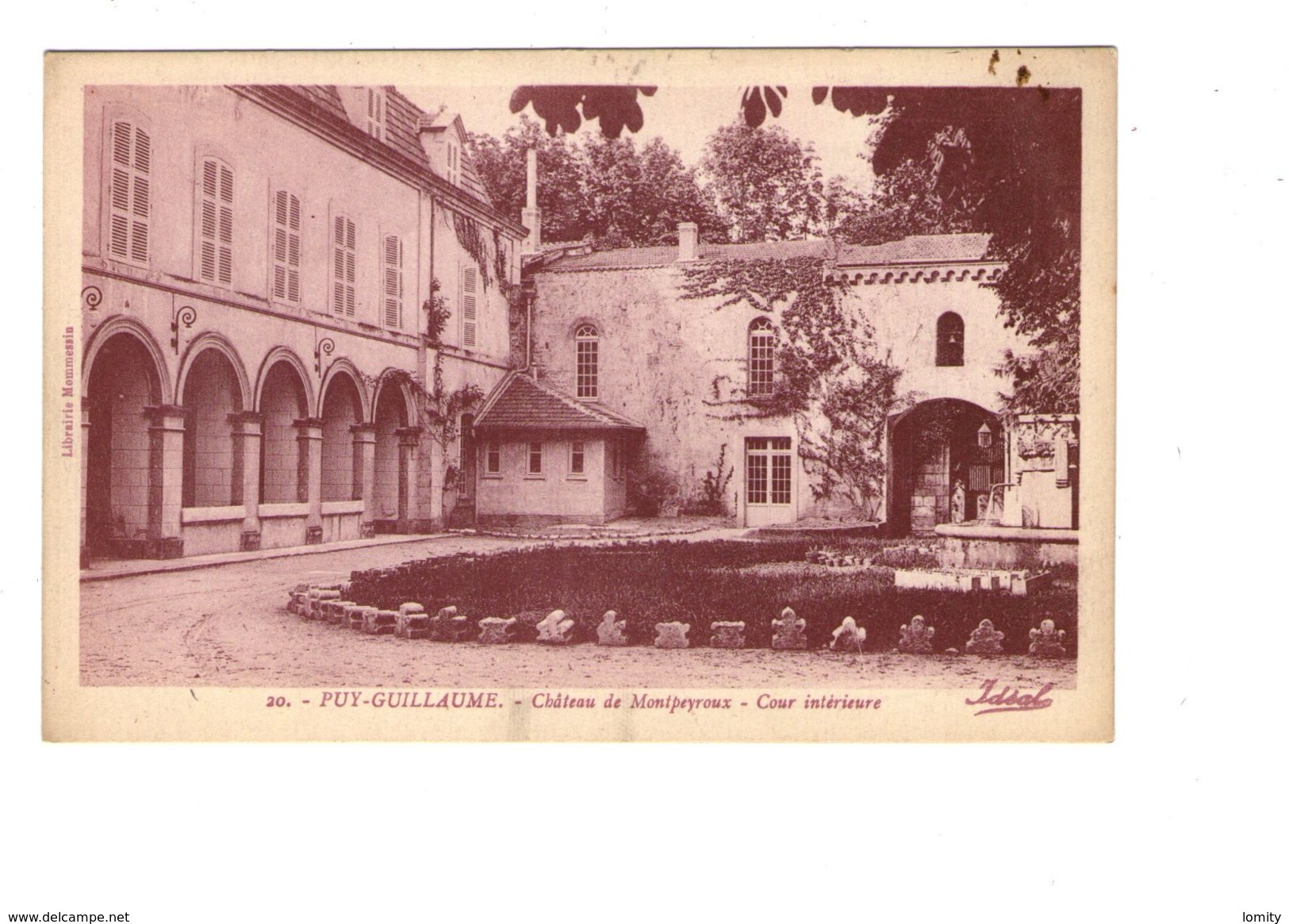 63 Puy Guillaume Chateau De Montpeyroux Cour Interieure Cpa Carte Rare - Autres & Non Classés