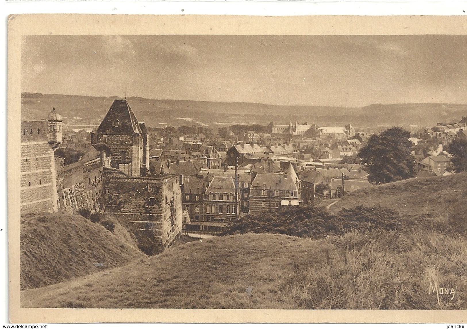 LES PETITS TABLEAUX DE NORMANDIE. DIEPPE - VUE PARTIELLE ; A GAUCHE ; LA TOUR St-REMY . ECRITE AU VERSO - Dieppe