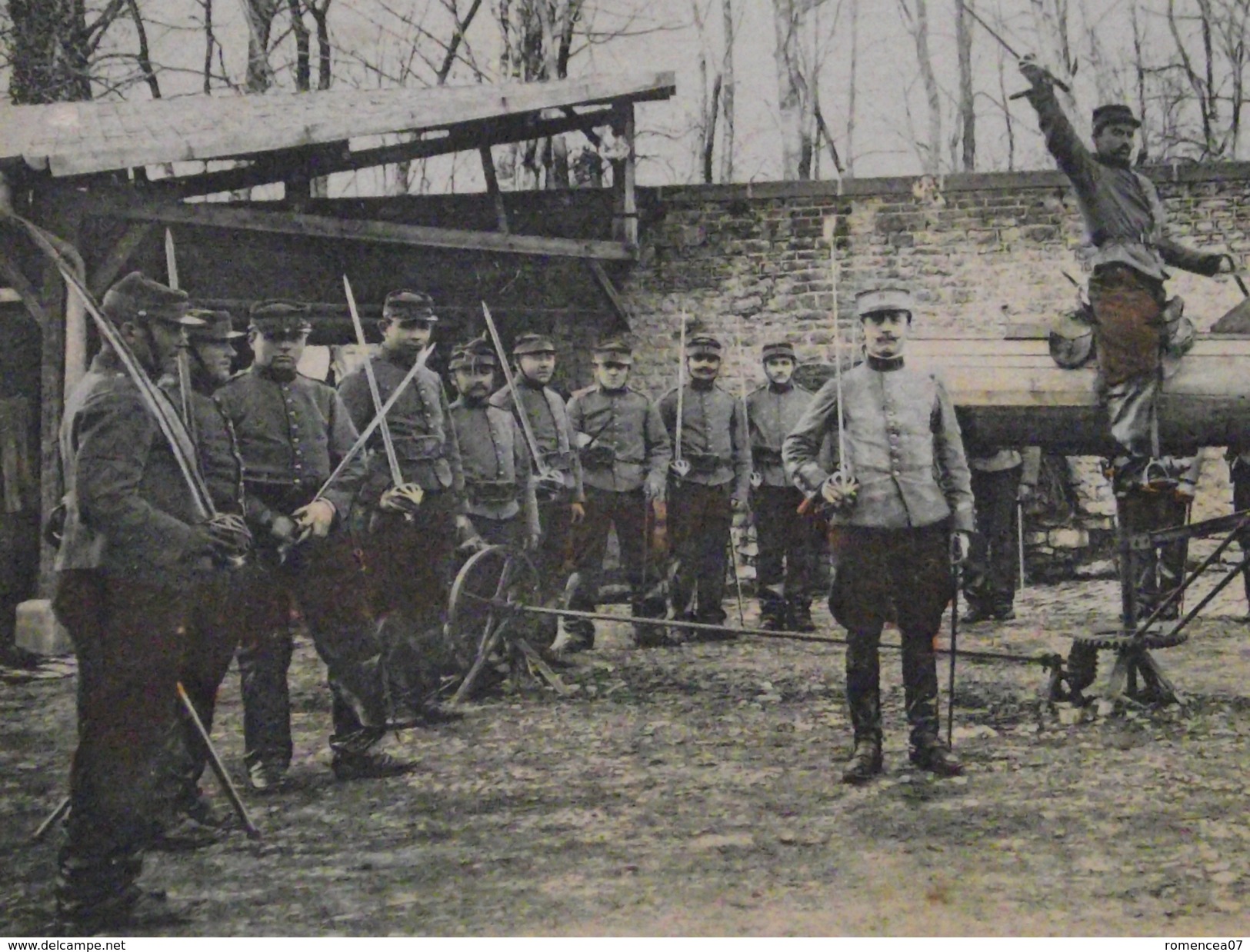 VESOUL (Haute-Saône) - 11e CHASSEURS - MANIEMENT Du SABRE Sur Le MANNEQUIN " Le CHEVAL De BOIS "- Voyagée Le 9 Mars 1907 - Vesoul