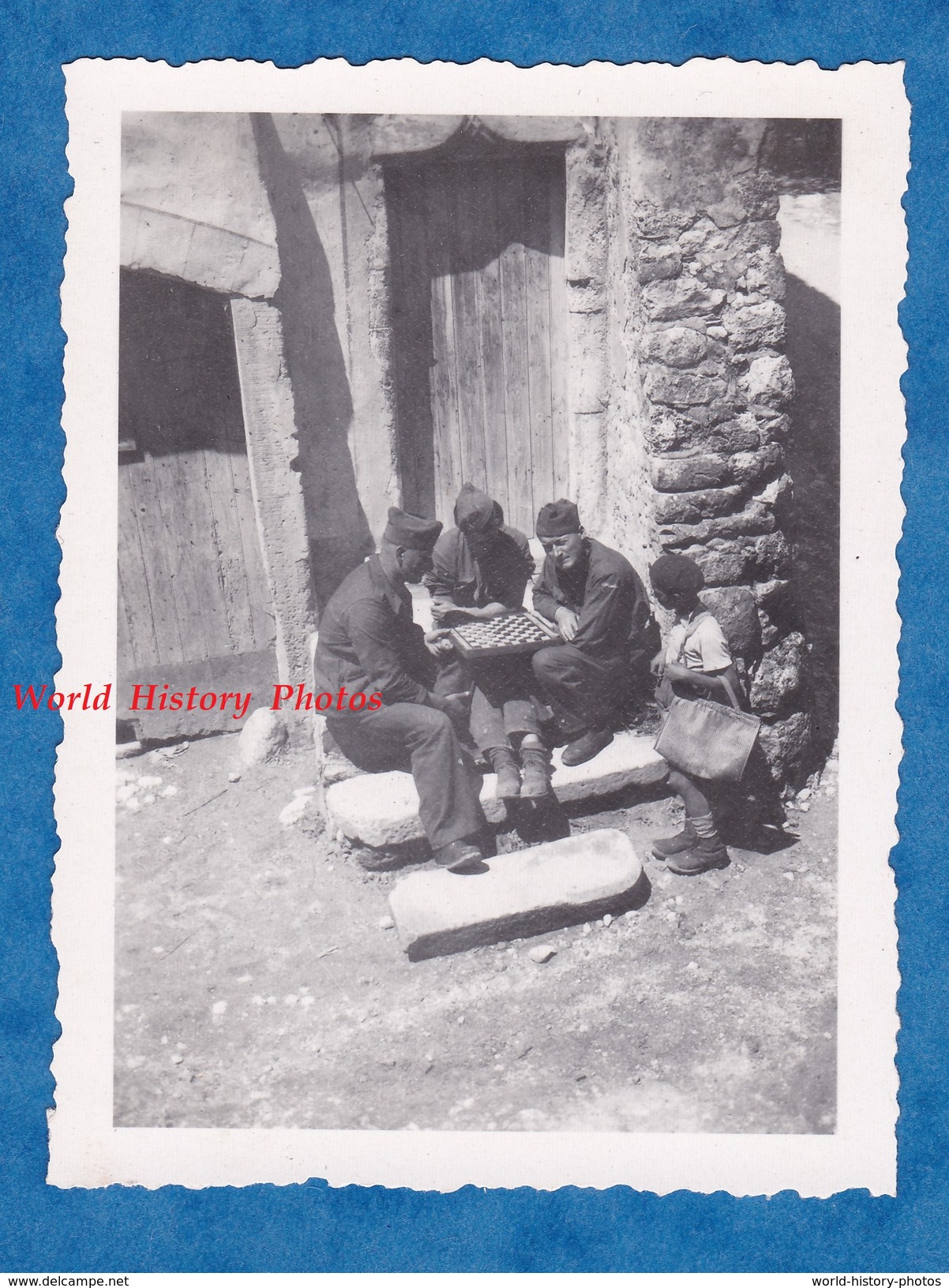 Photo Ancienne - CHEZY En ORXOIS Ou Environs - Partie De Dames Entre Militaire - 1940 WW2 Aisne Game Jeu Garçon Boy - War, Military