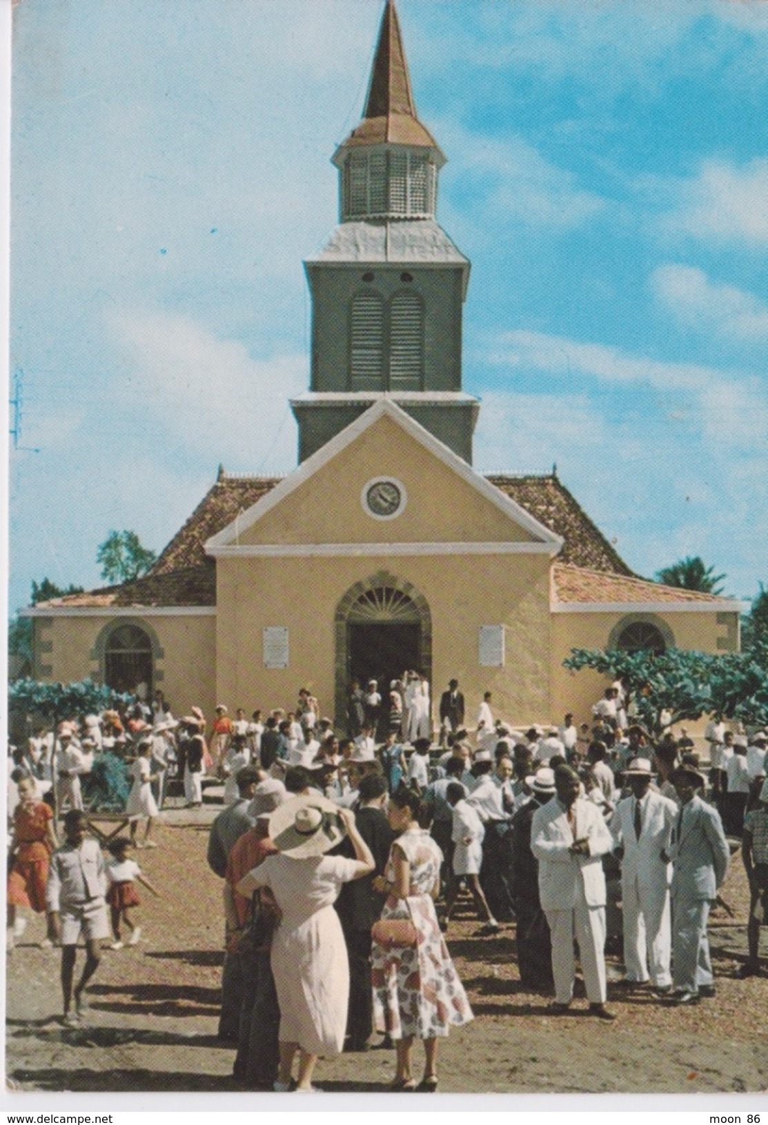 972 - LA MARTINIQUE - LES 3 ILETS - TROIS ILETS - SORTIE DE L'EGLISE - OU FUT BAPTISÉ L'IMPÉRATRICE JOSÉPHINE EN 1763 - Autres & Non Classés