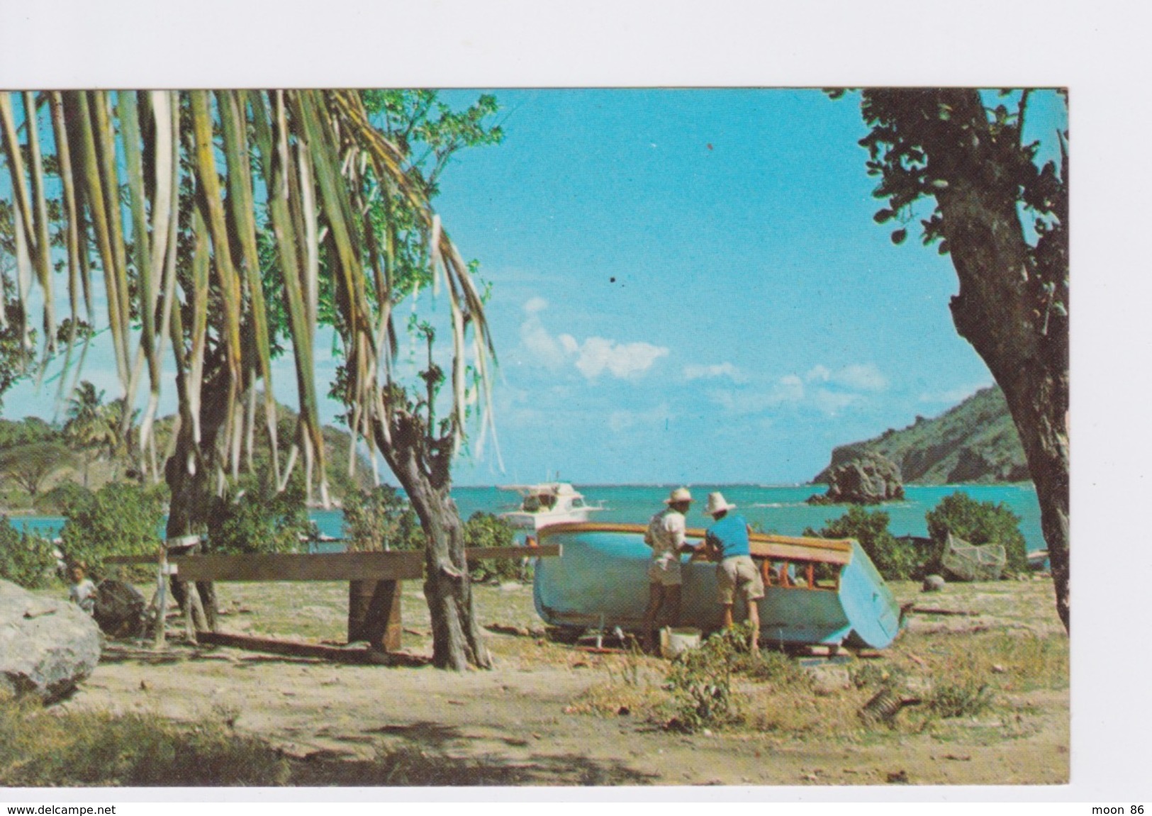 971 - GUADELOUPE - TERRE DE HAUT  BAIE DU MARIGOT - REPARATION DU BATEAU - Autres & Non Classés