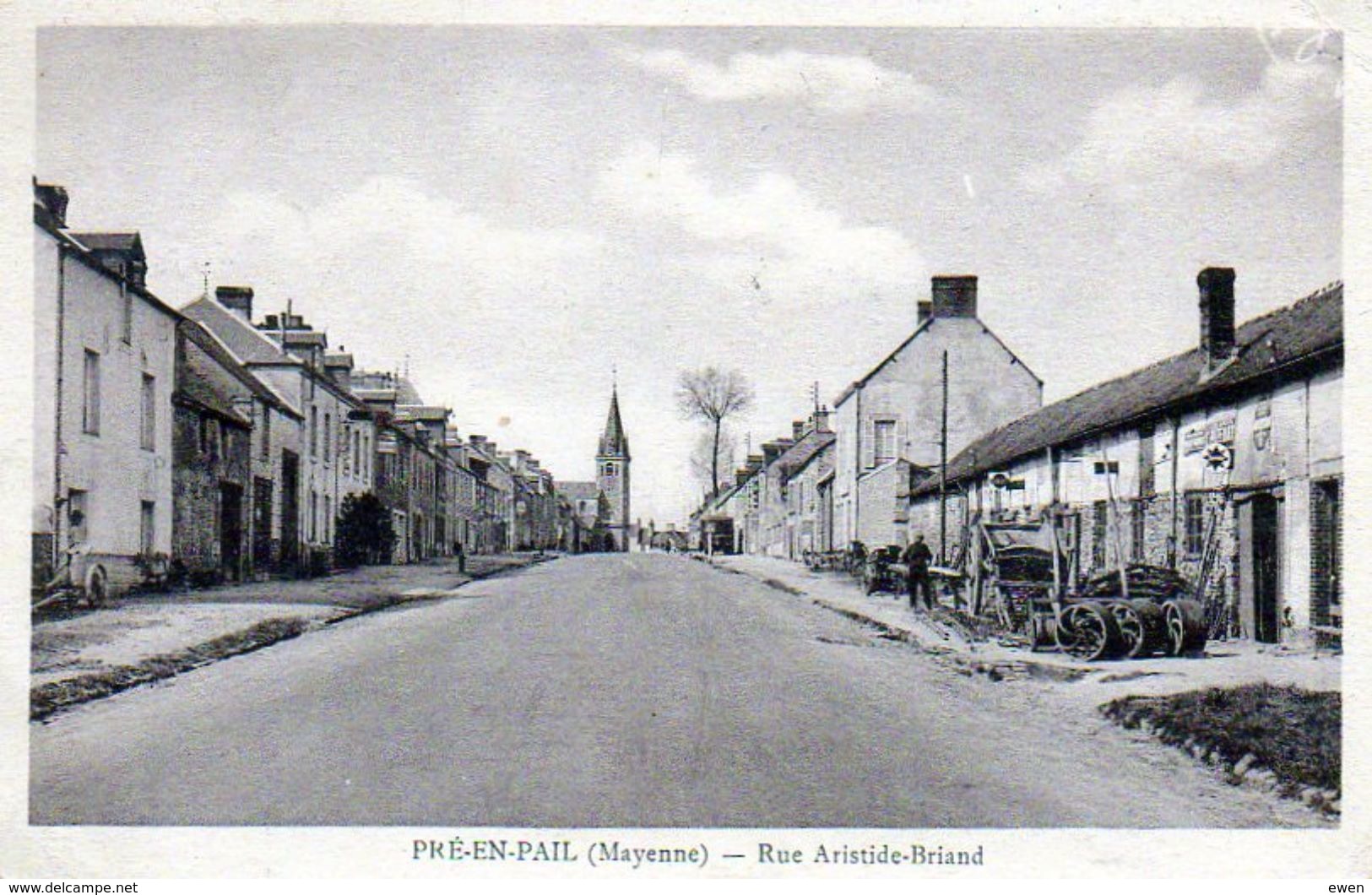 Pré-en-Pail. Rue Aristide Briand. - Pre En Pail