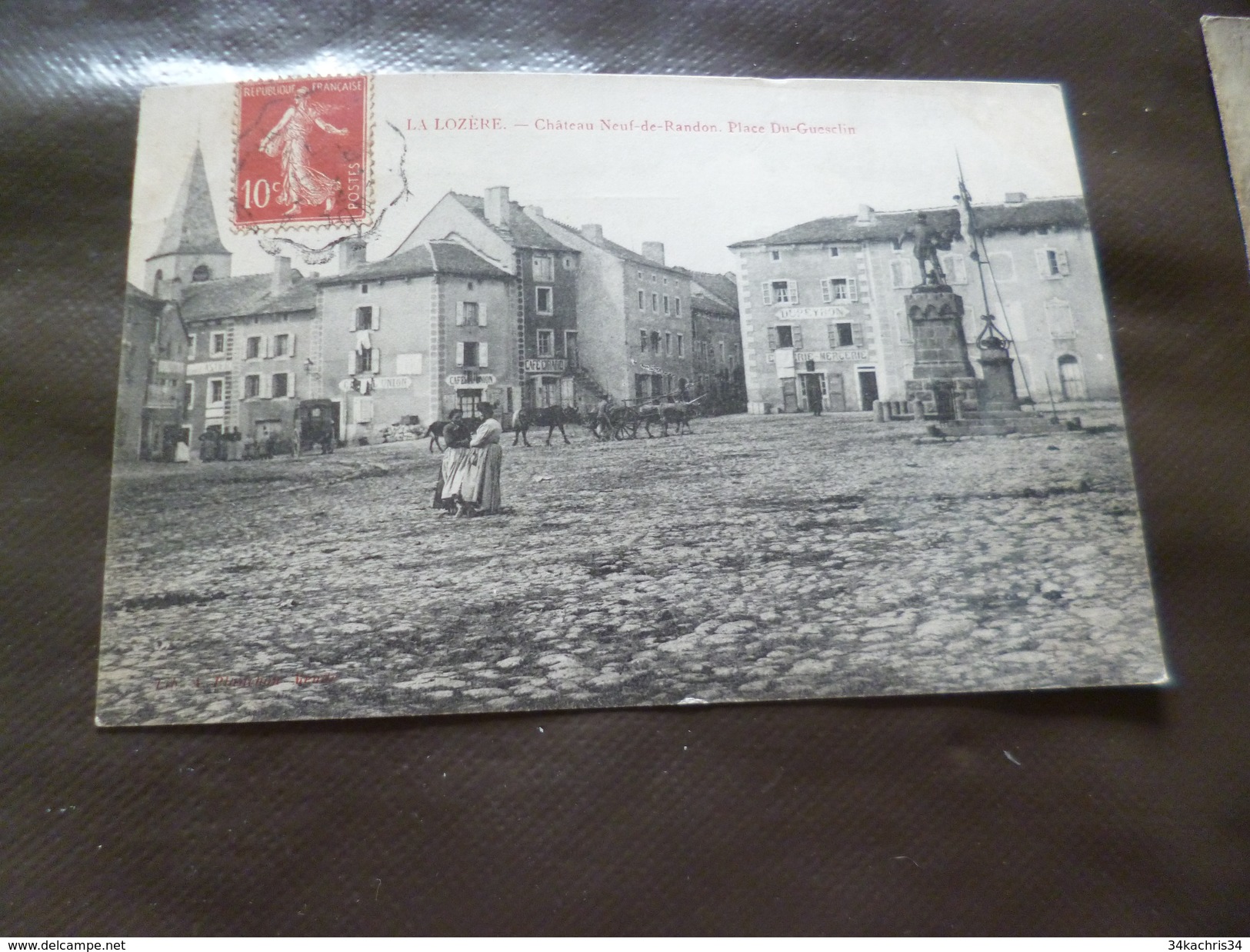 CPA 48 Lozère Château Neuf De Randon Place Du Guesclin  TBE - Chateauneuf De Randon