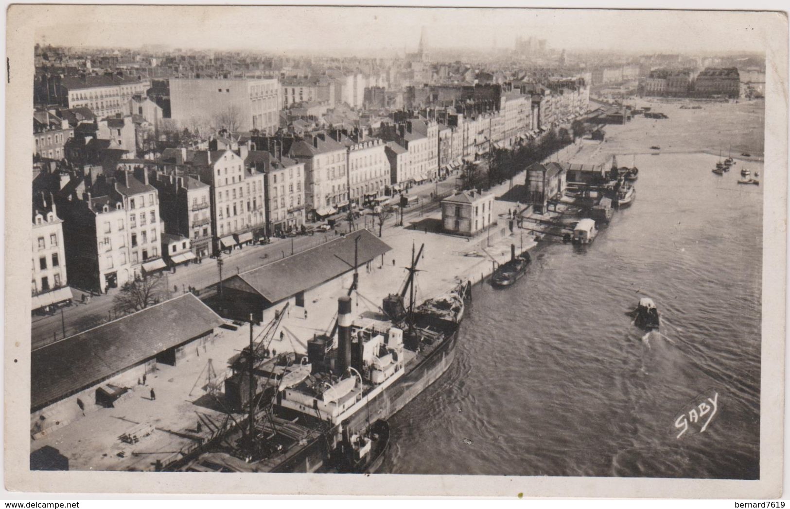 44  Nantes Le  Quai De La Fosse  Et La Loire En Amont  Du Pont A Transbordeur - Nantes