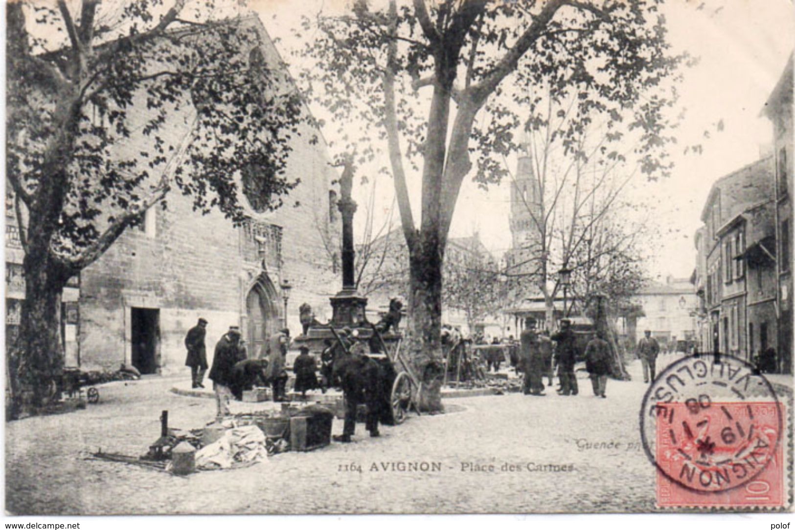 AVIGNON - Place Des Carmes  - Marché     (98911) - Avignon