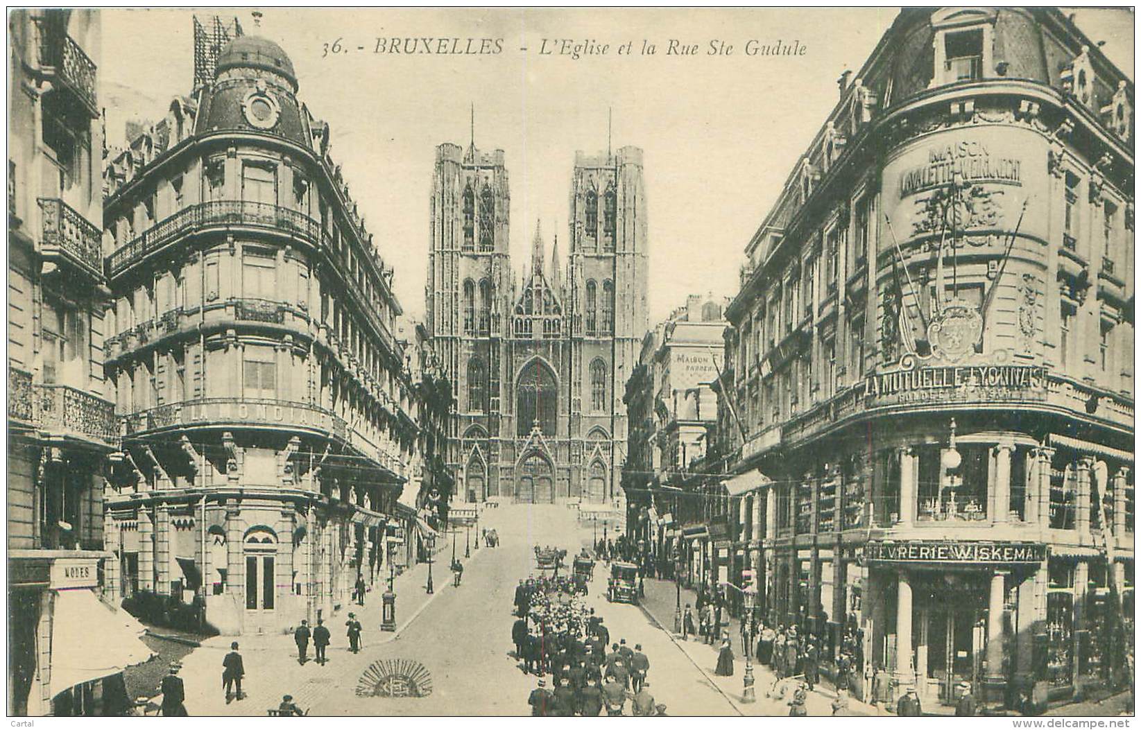 BRUXELLES - L'Eglise Et La Rue Ste Gudule - Lanen, Boulevards