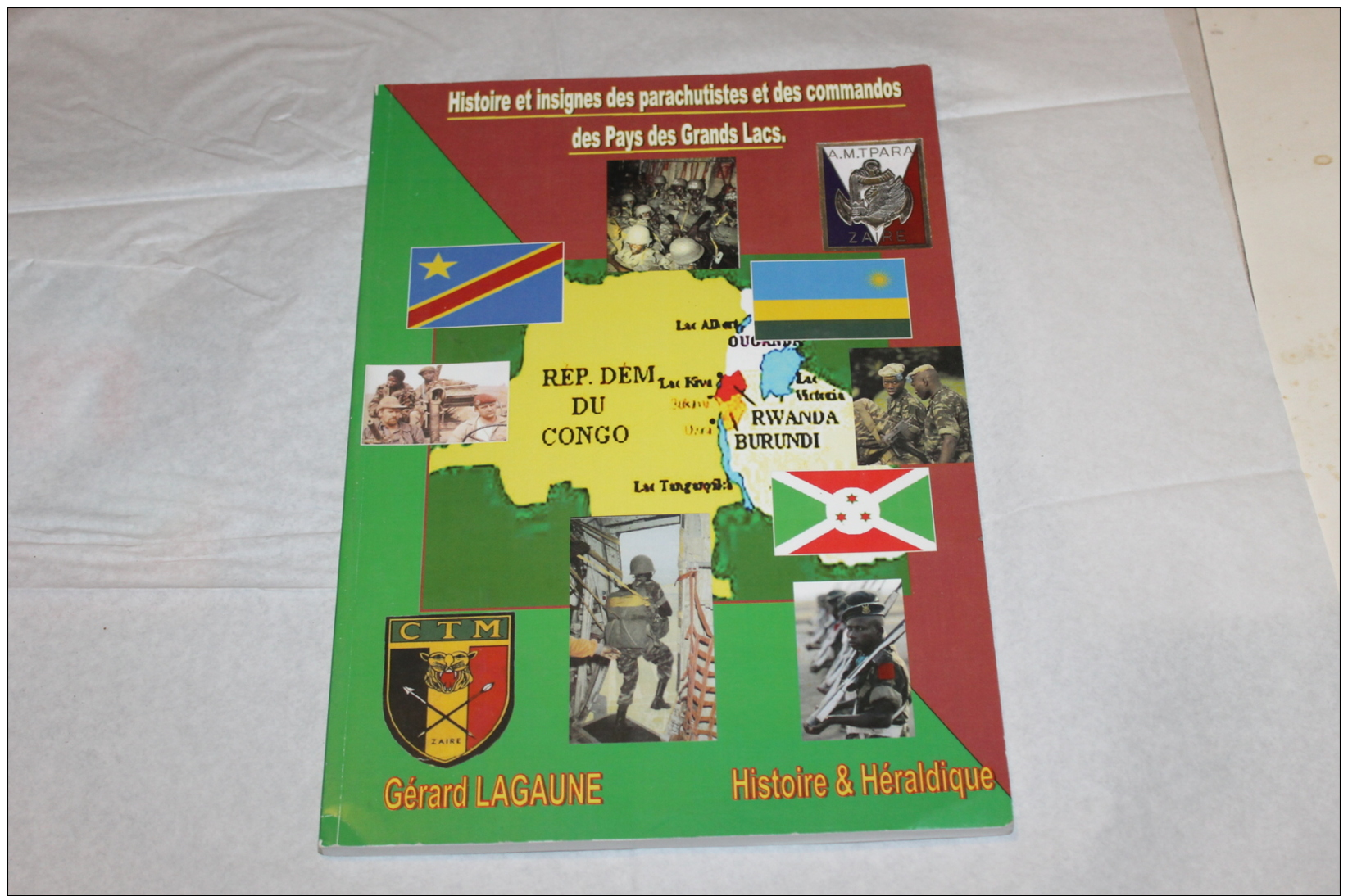 Histoire Et Insignes Des Parachutistes Et Commandos Des Pays Des Grands Lacs Gérard Lagaune - Documenti