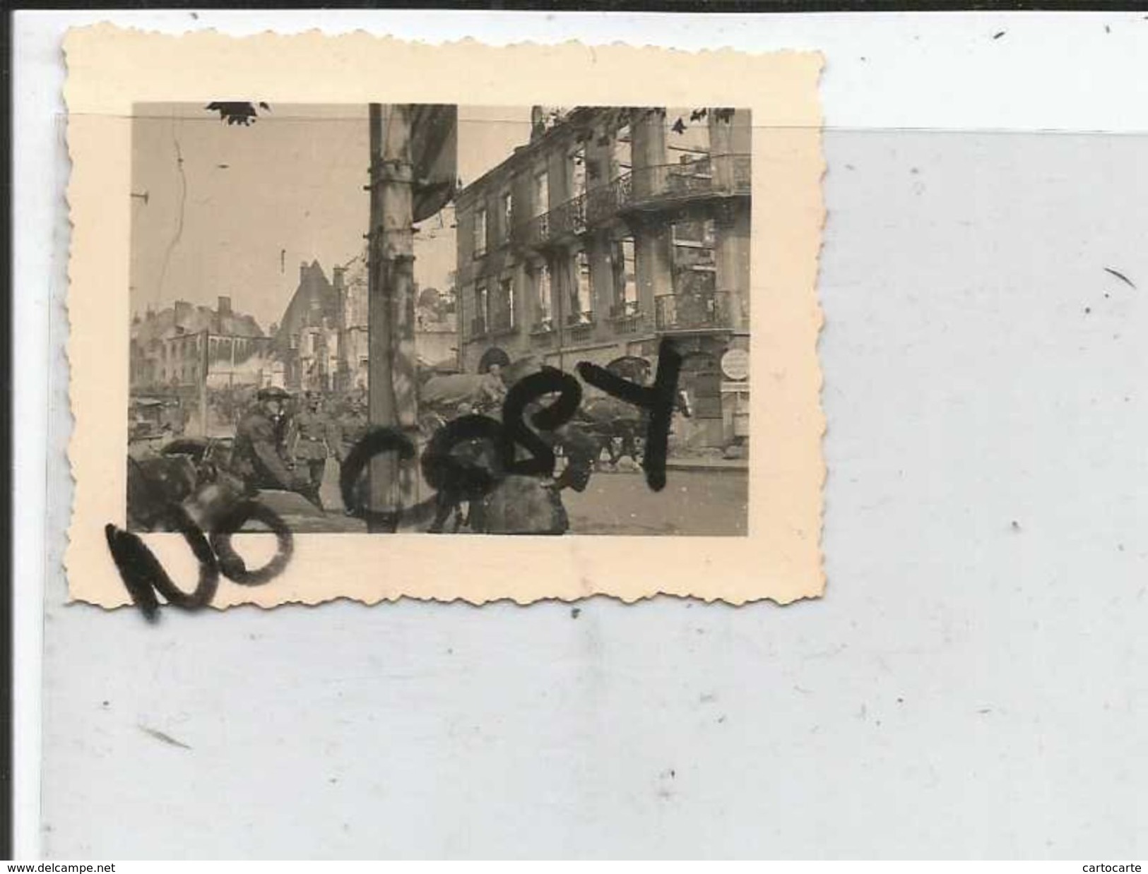 02 LAON QUARTIER GARE    PHOTO ALLEMANDE 1940 - Guerre, Militaire