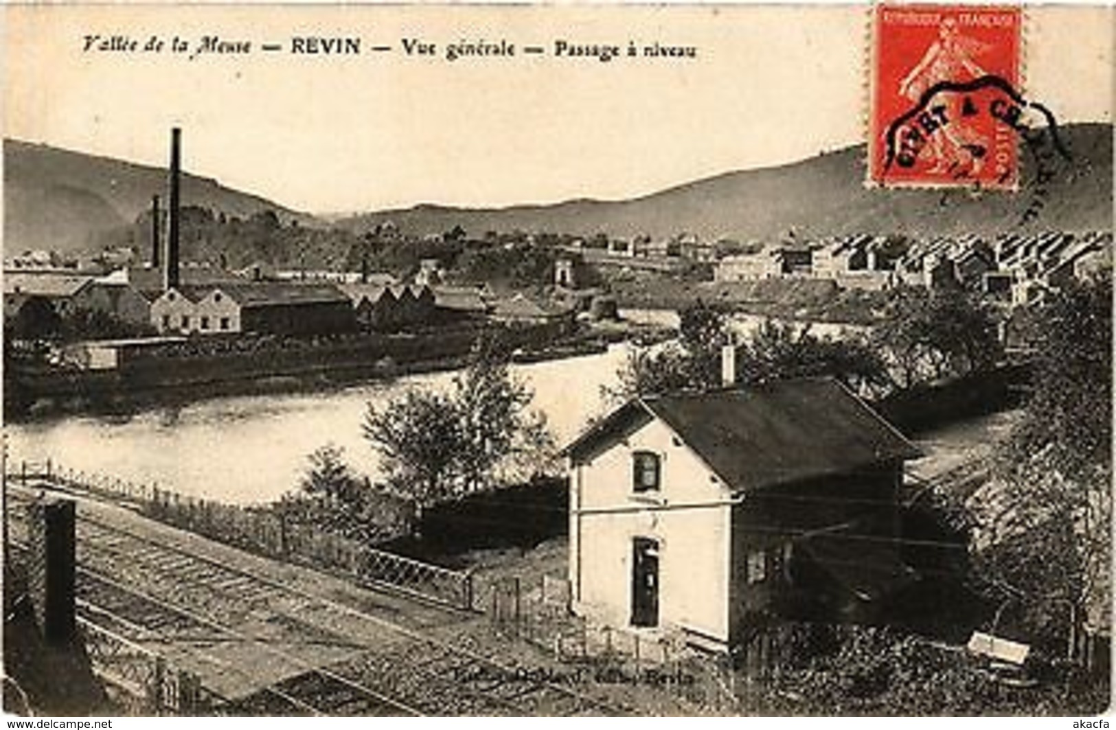 CPA   Vallée De La Meuse -CRevin -Vue Générale -Passage A Niveau   (350651) - Autres & Non Classés