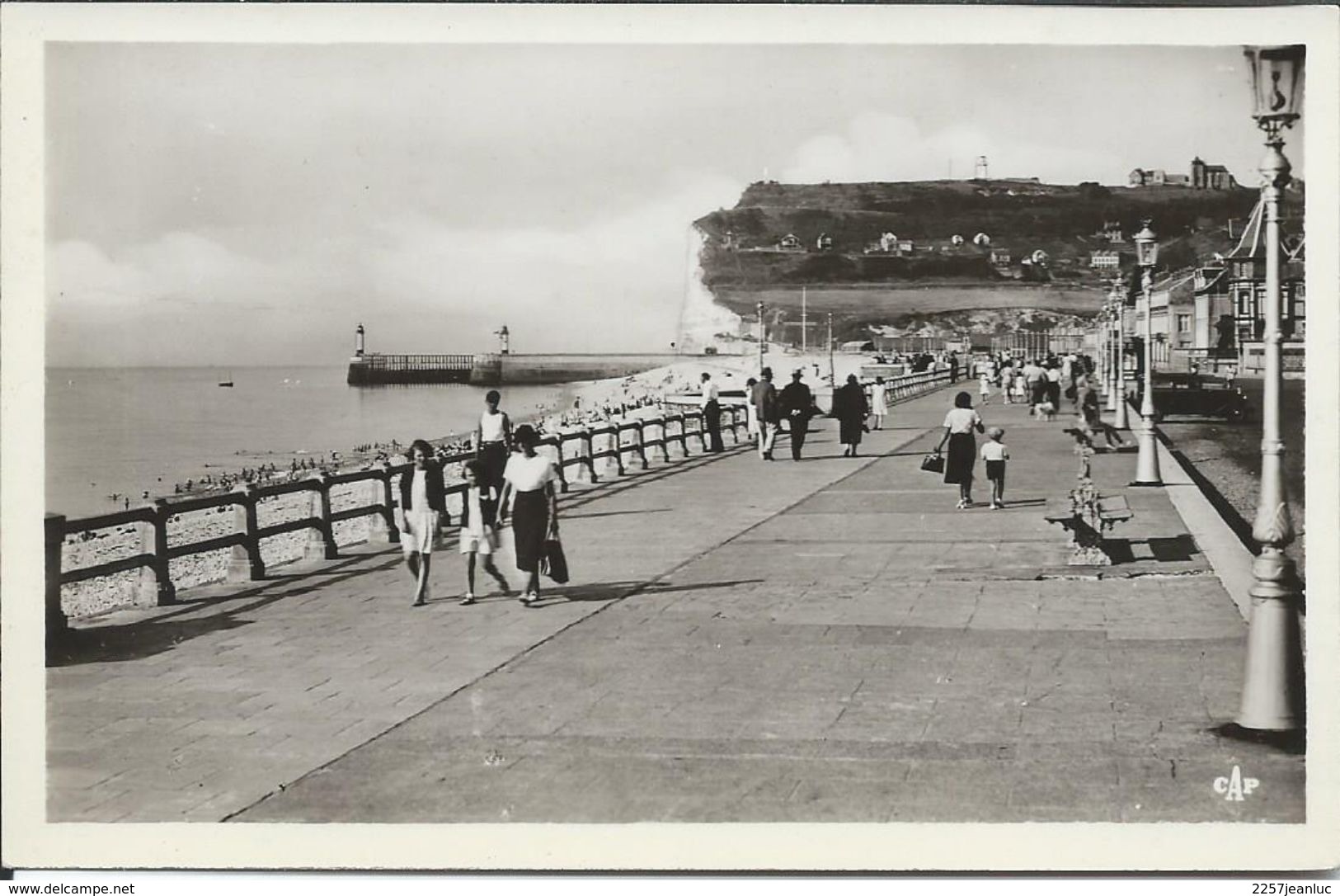 CP 76 - Fécamp - La Jetée Promenade . - Fécamp