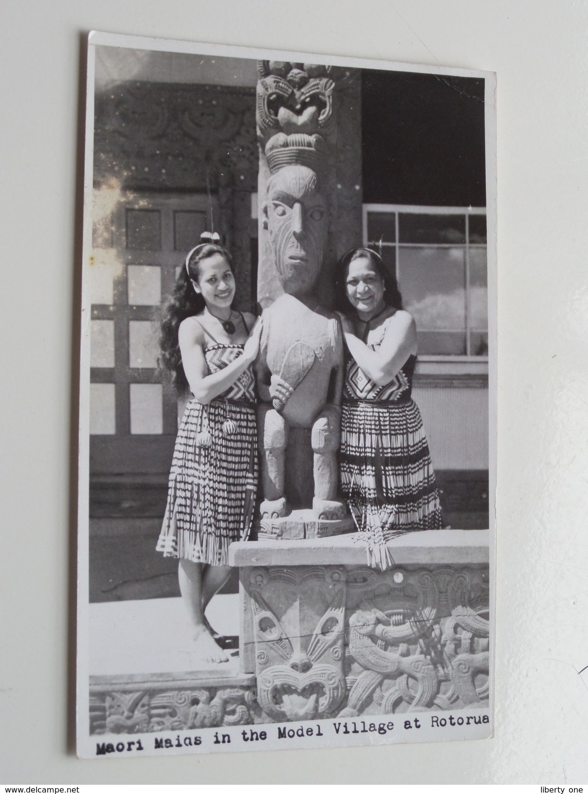 Maori Maias In The Model Village At ROTORUA ( Photo Card Dunedin) Anno 19?? ( Zie Foto Details ) !! - Nouvelle-Zélande