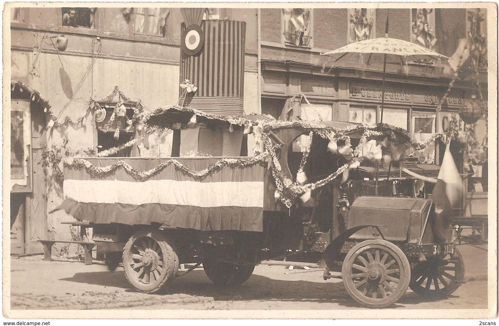 Dépt 59 - SOMAIN (grande Place Jean-Jaurès) - Carte-photo FÊTE Devant CAFÉ CENTRAL (maison E. DELAPORTE) - Camion Décoré - Autres & Non Classés