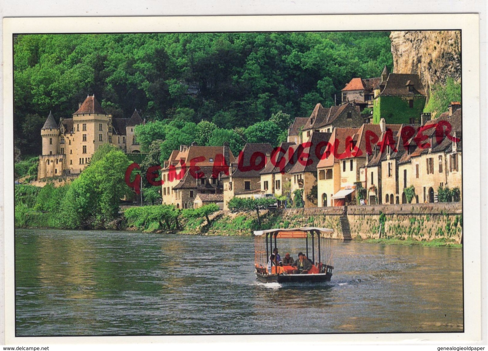 24 -  LA ROQUE GAGEAC - AU PIED DU VILLAGE ET DU CHATEAU DE LA MALARTRIE - UNE GABARRE REMONTE LA DORDOGNE - Autres & Non Classés