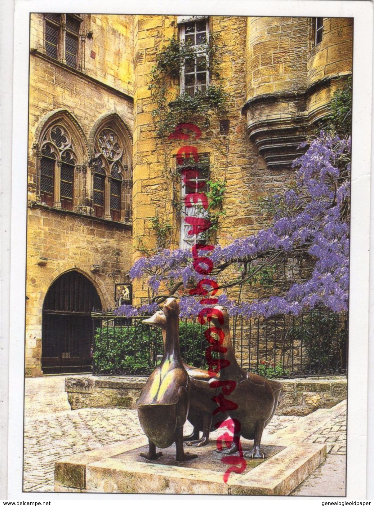 24 - SARLAT - LA PLACE DES OIES AU PRINTEMPS - Sarlat La Caneda