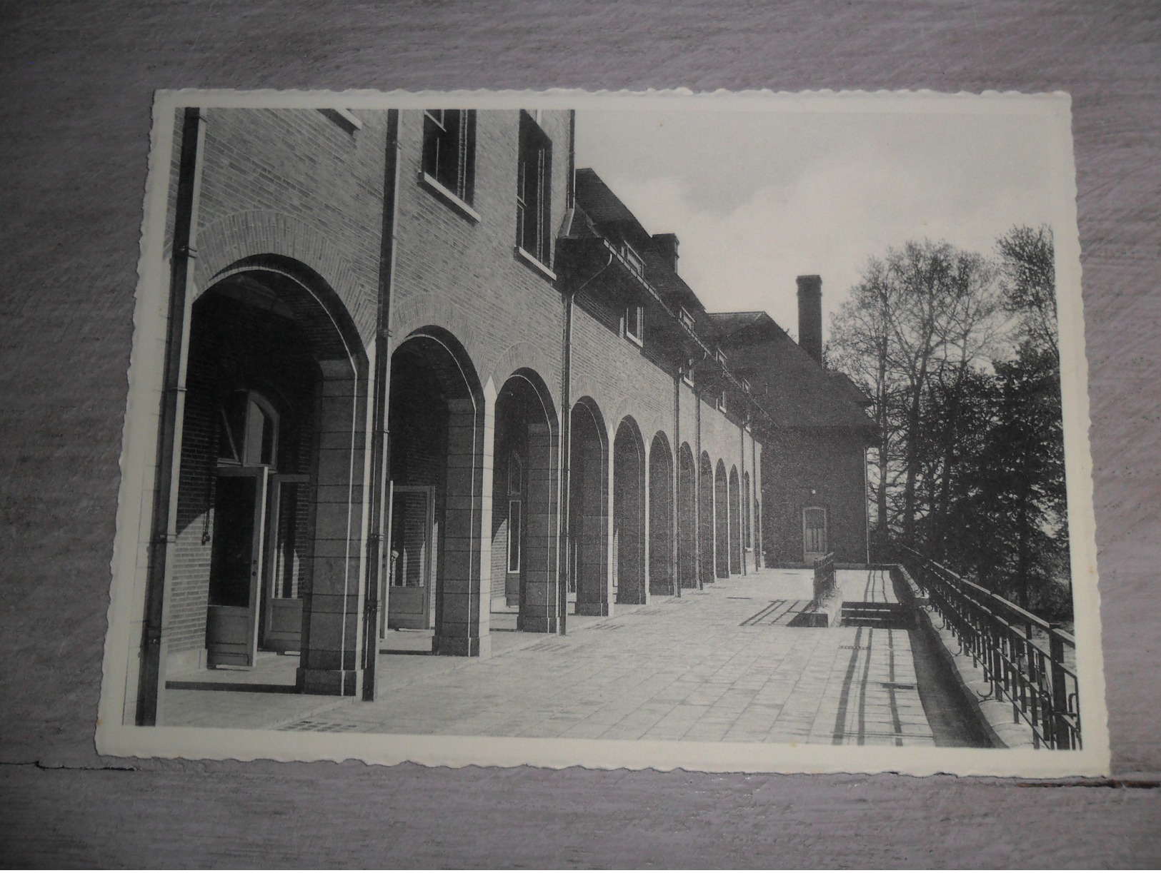 Beau lot de 60 cartes postales semi modernes grand format de Belgique  Mooi lot  60 postkaarten van België gr. formaat