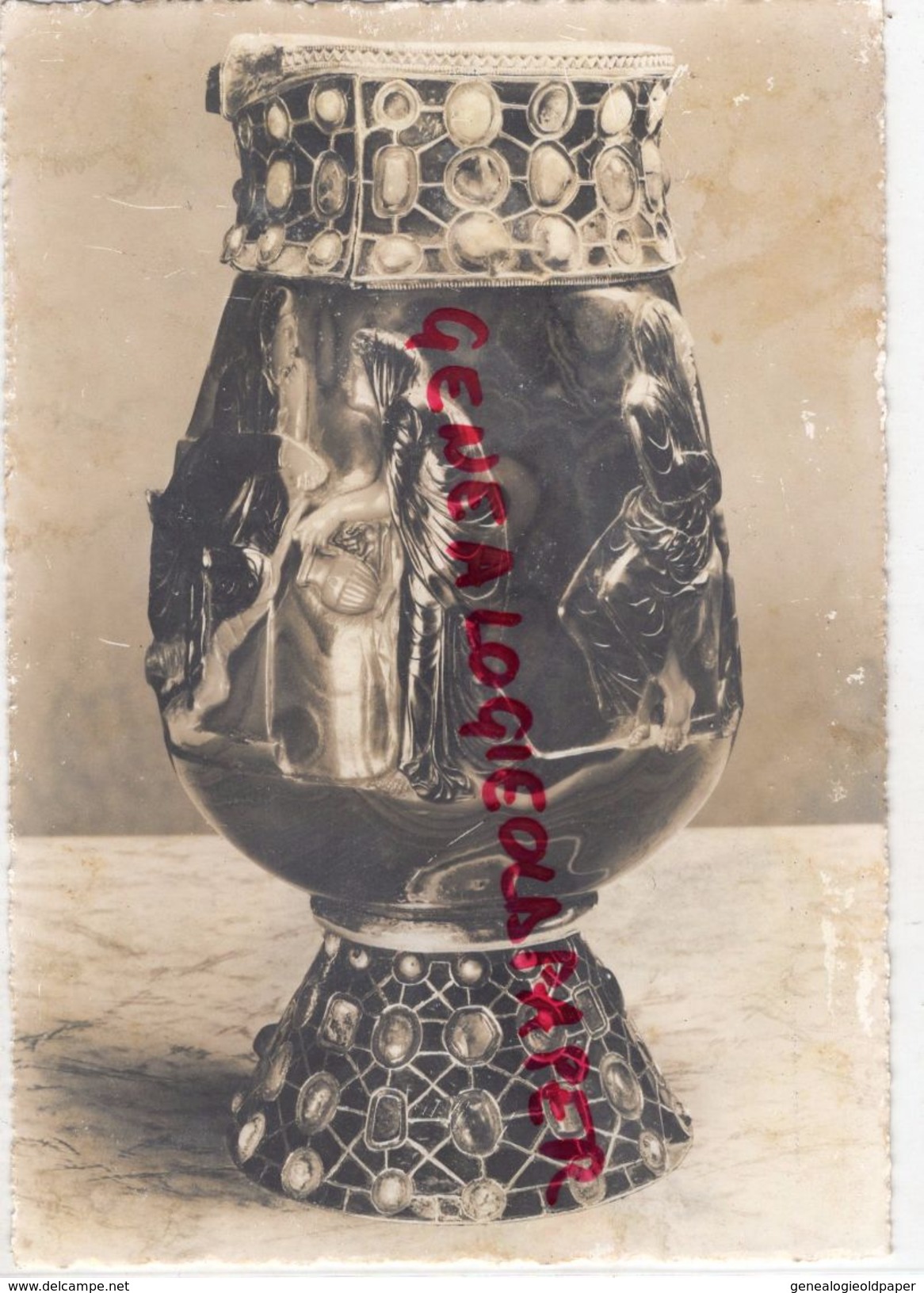 SUISSE - VALAIS- ABBATIALE DE SAINT MAURICE - VASE ANTIQUE EN SARDONYX MONTURE MEROVINGIENNE - Saint-Maurice