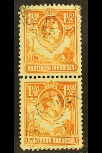 1938-52  1½d Yellow-brown, TICK BIRD FLAW In Vertical Pair With Normal, SG 30b, Very Fine Used. For More Images, Please - Other & Unclassified
