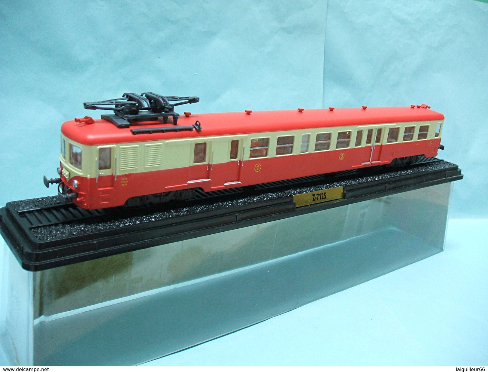 Atlas - AUTOMOTRICE Z 7125 Z7100 Toit Rouge STATIQUE BO HO 1/87 - Locomotives