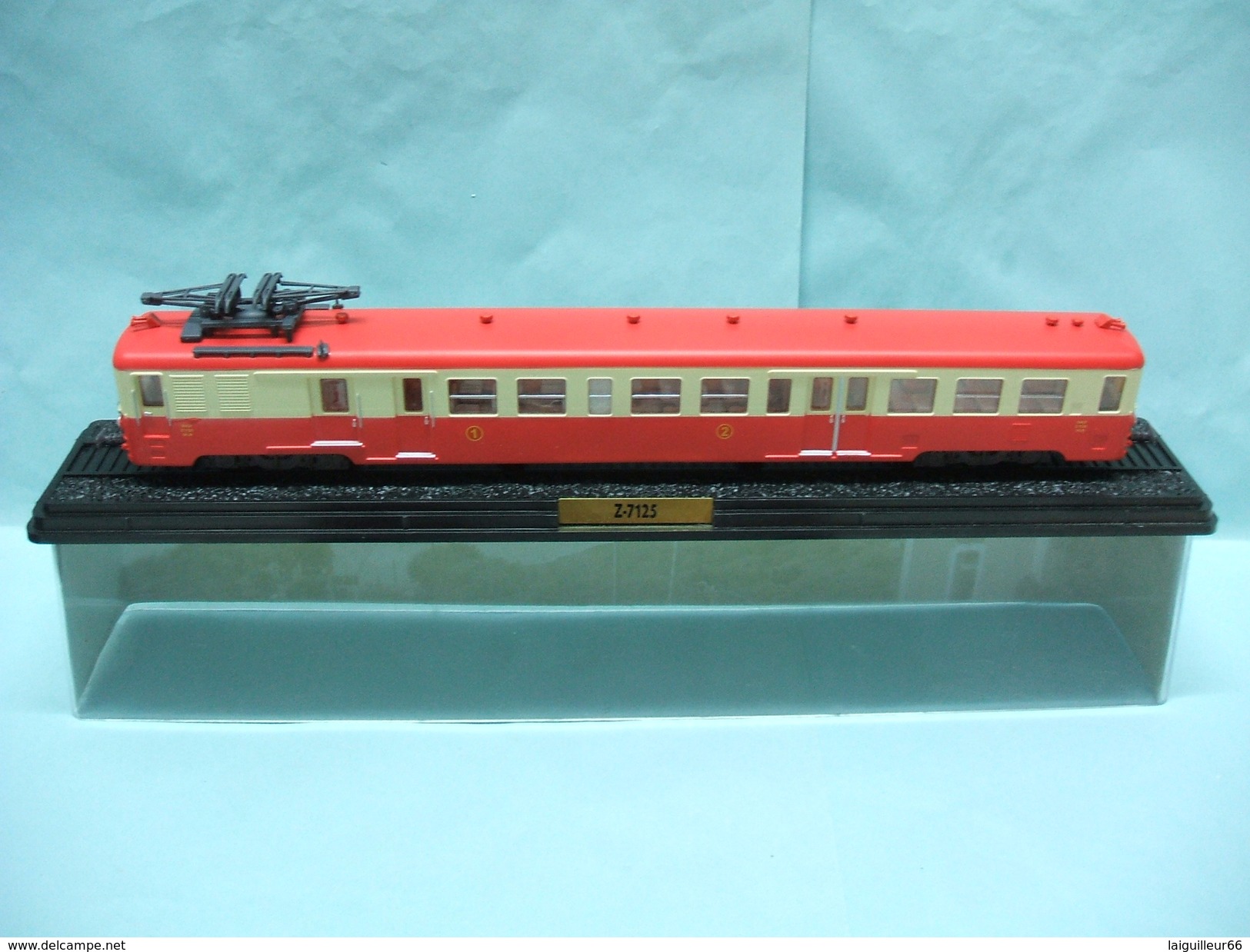 Atlas - AUTOMOTRICE Z 7125 Z7100 Toit Rouge STATIQUE BO HO 1/87 - Locomotives