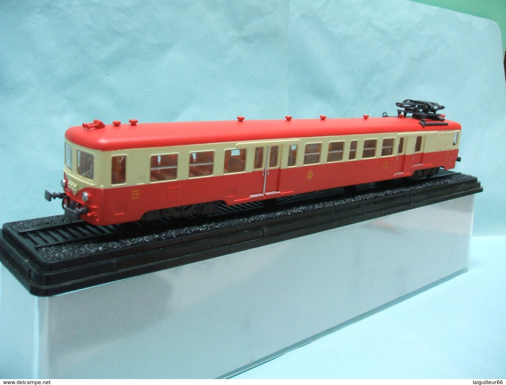 Atlas - AUTOMOTRICE Z 7125 Z7100 Toit Rouge STATIQUE BO HO 1/87 - Locomotives