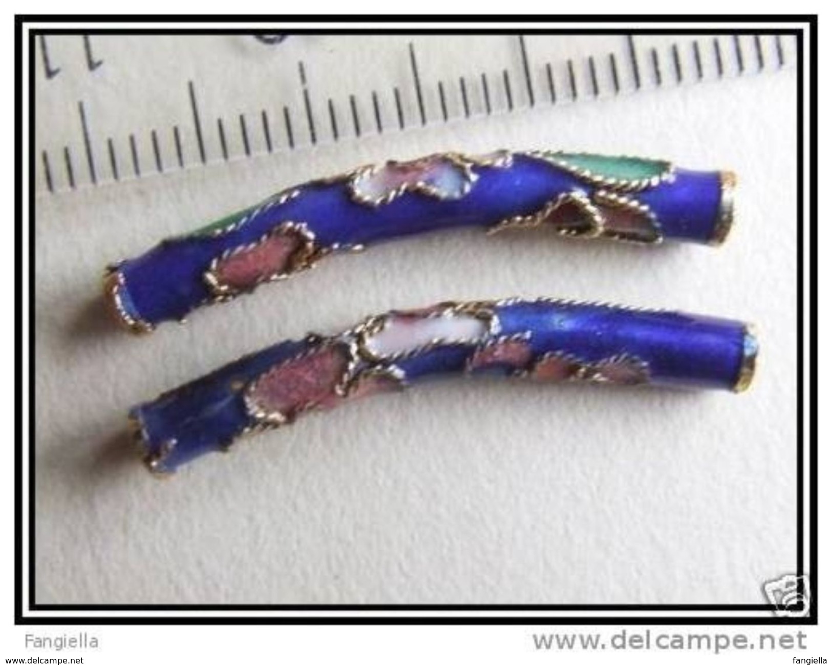 Lot De 2 Perles Tubes Cloisonnés Incurvés Bleu 27mm  Des Perles Originales Qui Mettront Du Peps à Vos Créations - Perles