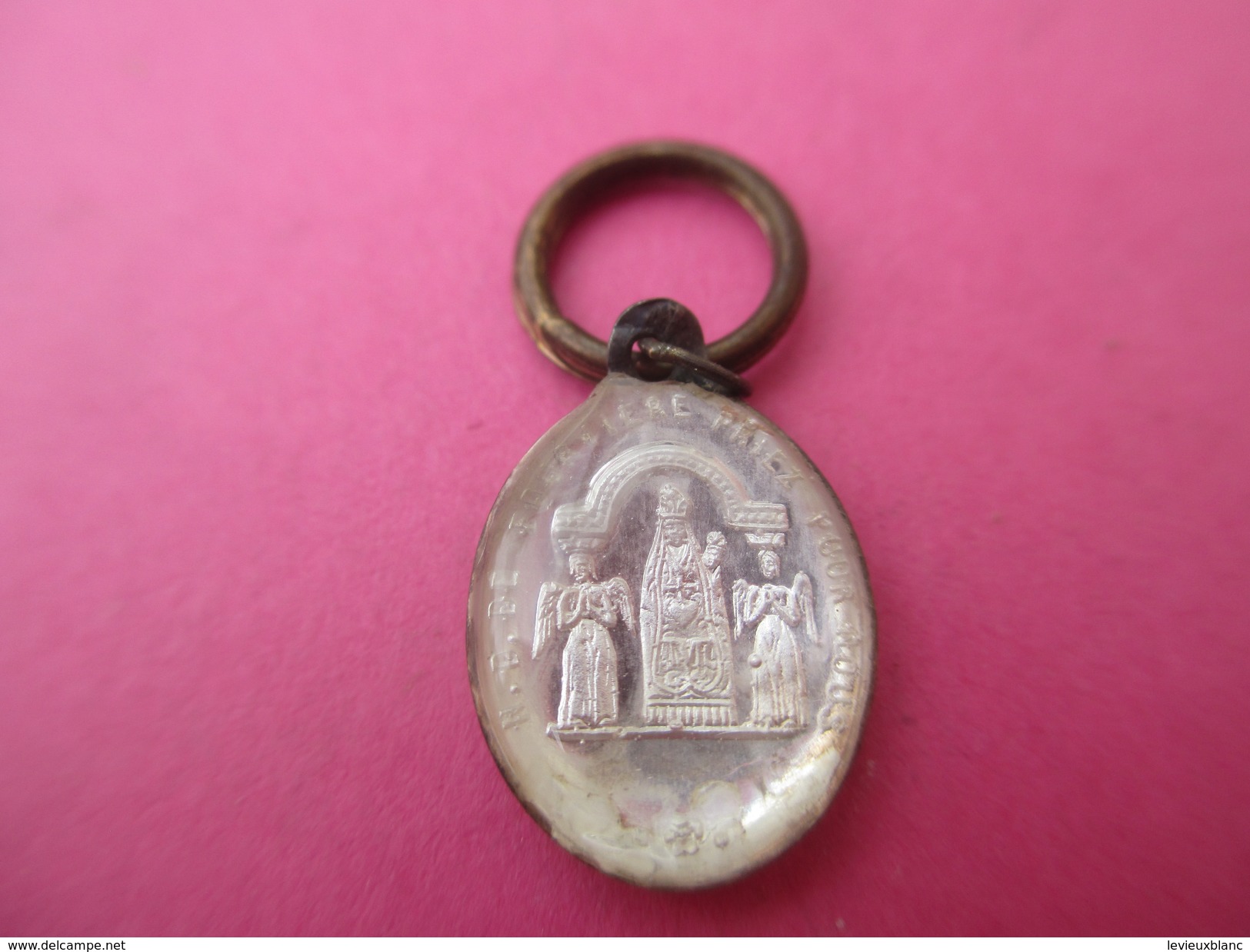 Mini Médaille Religieuse Ancienne Sous Verre  /Notre Dame De FOURVIERE/Fin XIXéme     CAN493 - Religion & Esotericism