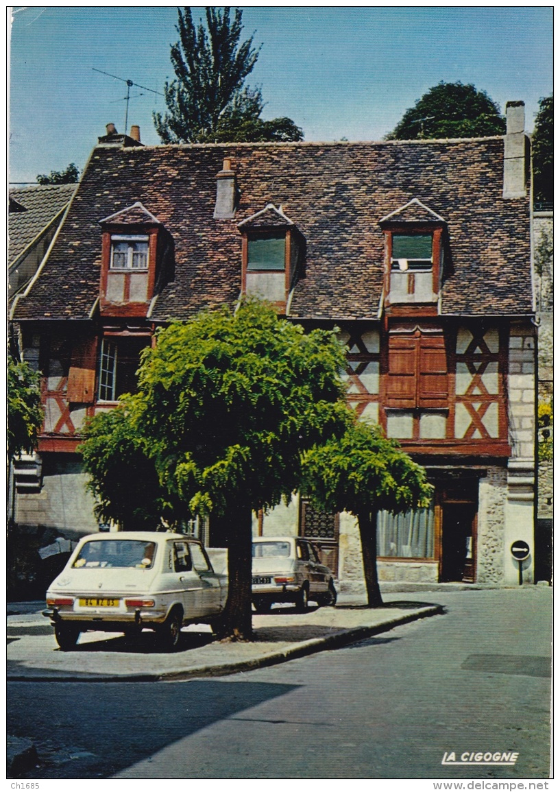 MONTLUCON (03) Maison Place Sainte Anne . Voiture - Montlucon