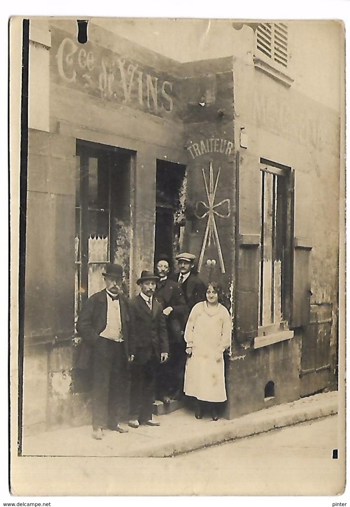 Devanture De MAGASIN - Commerce De Vins - CARTE PHOTO Non Située - Format 12.5 X 8.7 Cm - Magasins