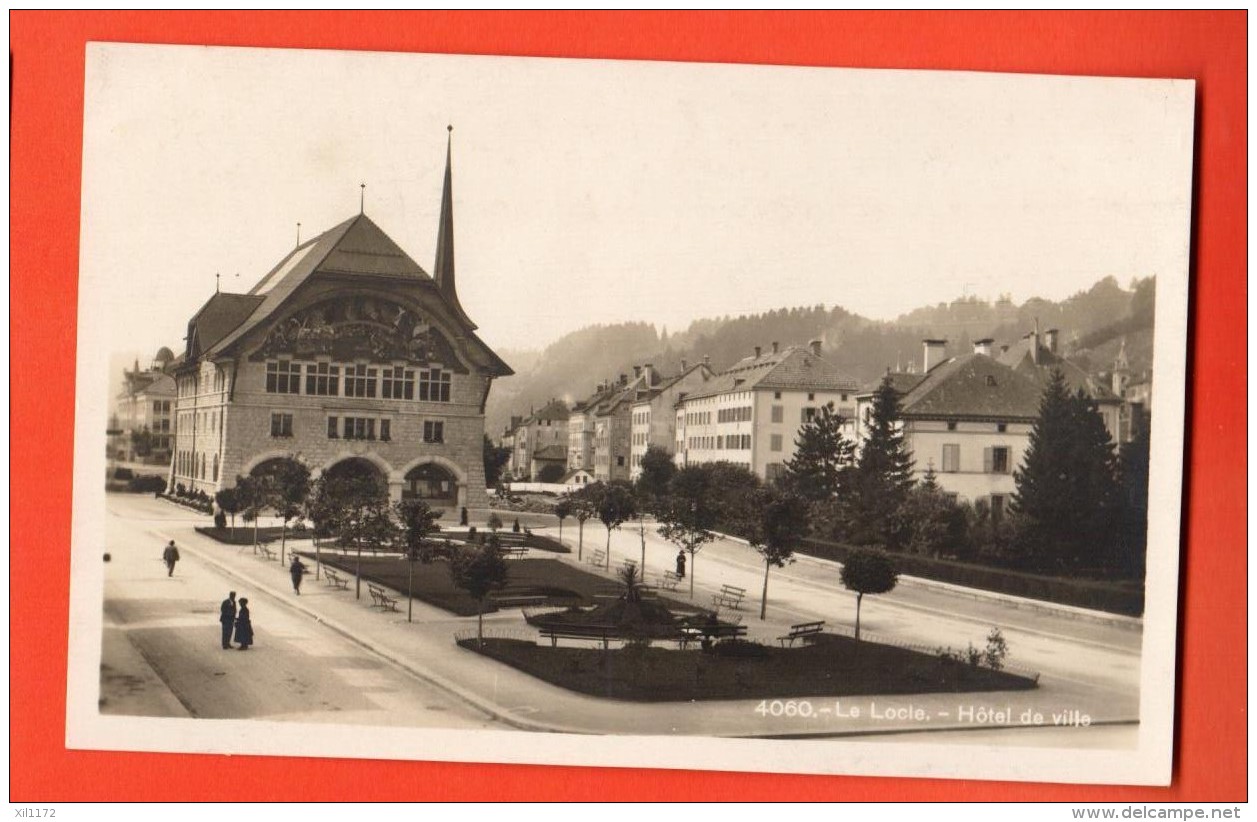 NE-25 Le Locle Hotel De Ville, Petite Animation. Soc. Graph. Non Circulé - Le Locle