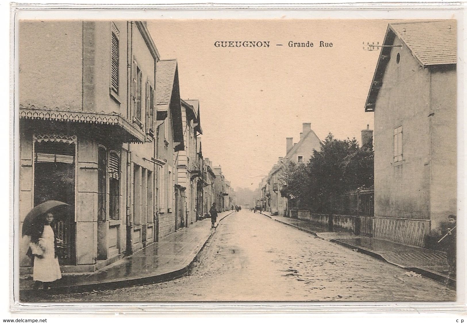 Gueugnon -  Grande Rue  - RARE -  CPA° - Gueugnon