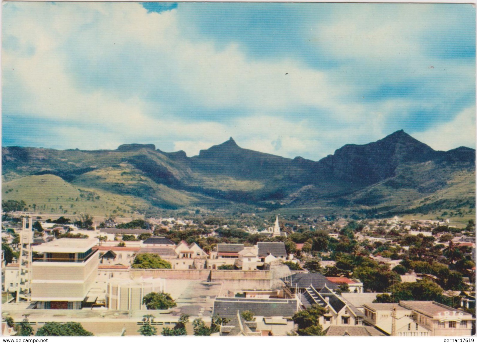 Ile Maurice  Port-louis  Au Loin Le Pouce - Maurice