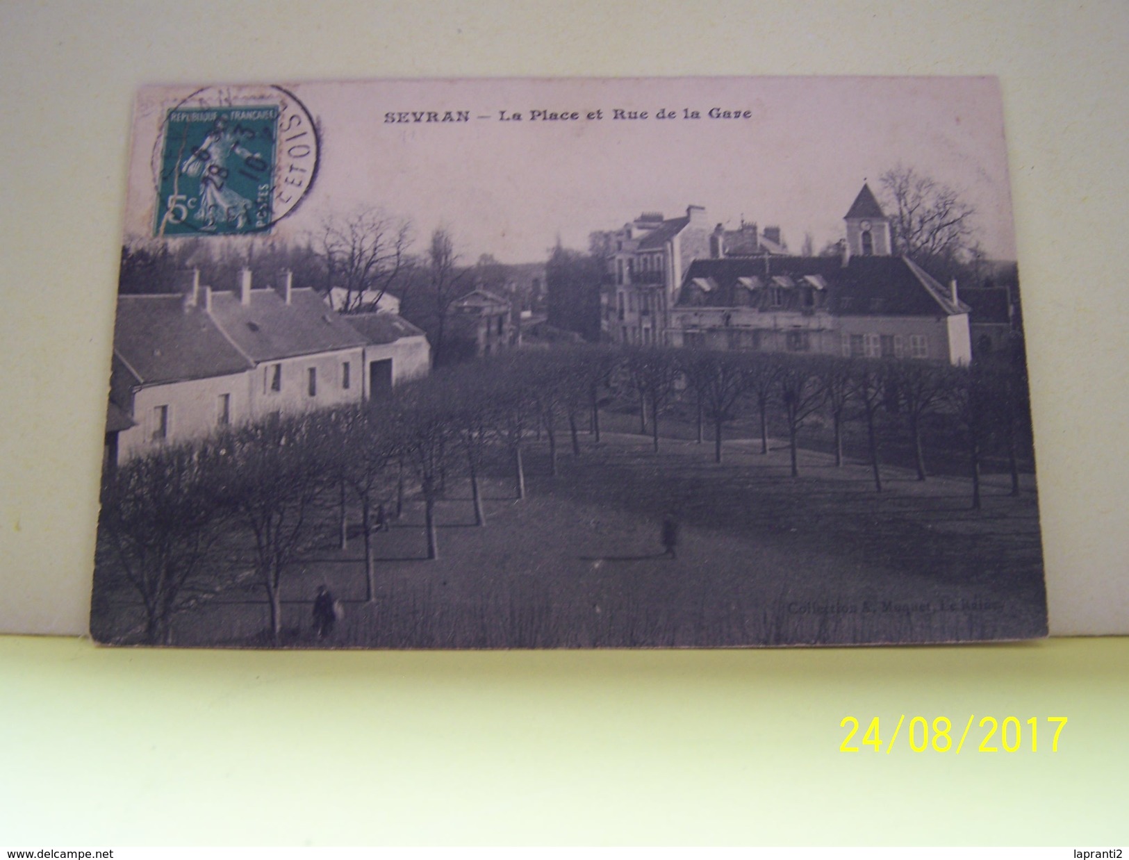 SEVRAN (SEINE SAINT DENIS) LA PLACE ET LA RUE DE LA GARE. - Sevran