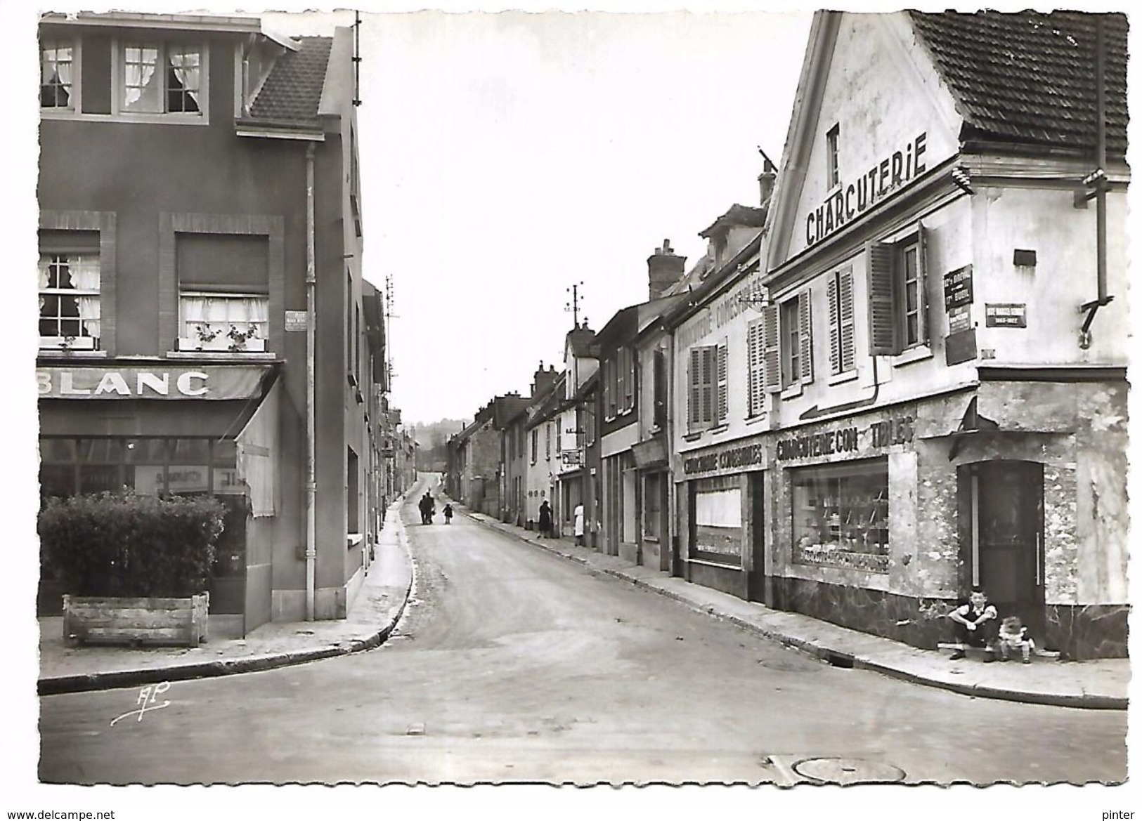 BONNIERES - La Rue Raymond Pochon - Bonnieres Sur Seine