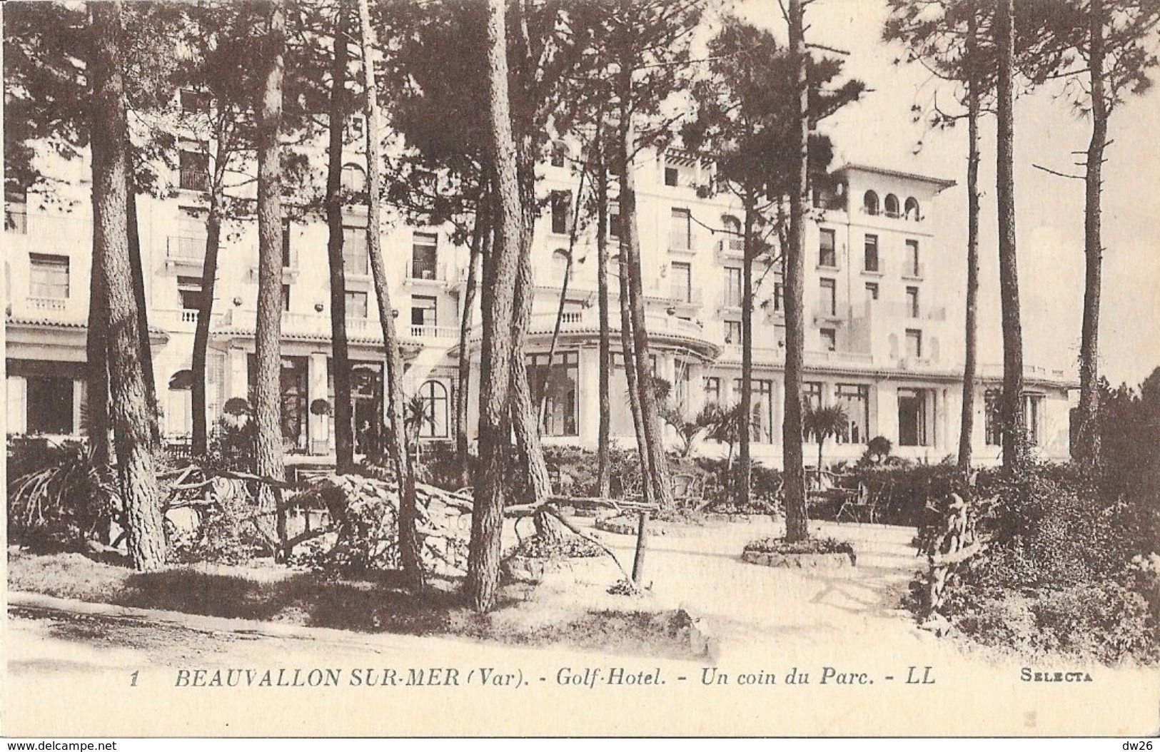 Golf Hôtel - Beauvallon-sur-Mer - Un Coin Du Parc - Carte LL N° 1 Non Circulée - Alberghi & Ristoranti