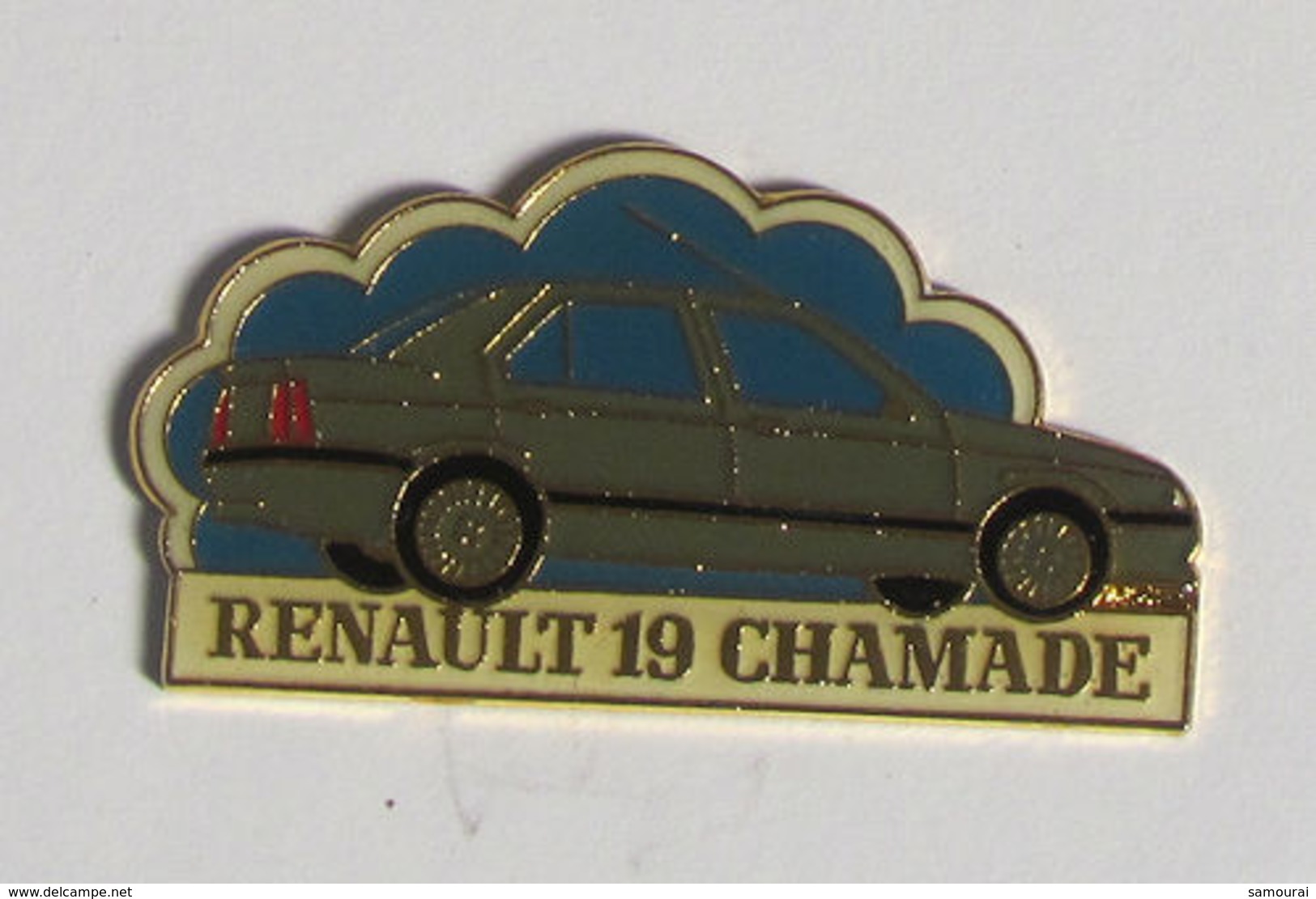 1 Pin's RENAULT - 19 CHAMADE - Renault