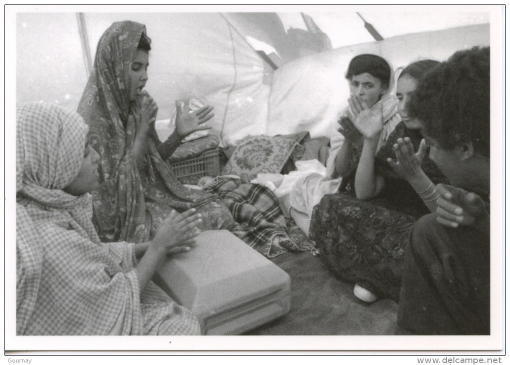 Sahara Occidental : 1786/7 "choeurs" Camp Réfugiés Sahraoui Mai 1976  J´réfia Gonfreville 76  Jumelées Photo Bloncourt - Sahara Occidental