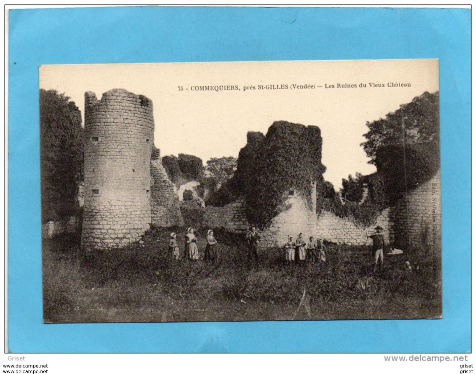 COMMEQUIERS - Groupe  Devant Les Ruines Du Vieux Chateau-écoutant Un Joueur Du Cor-années 1900-10 - Altri & Non Classificati