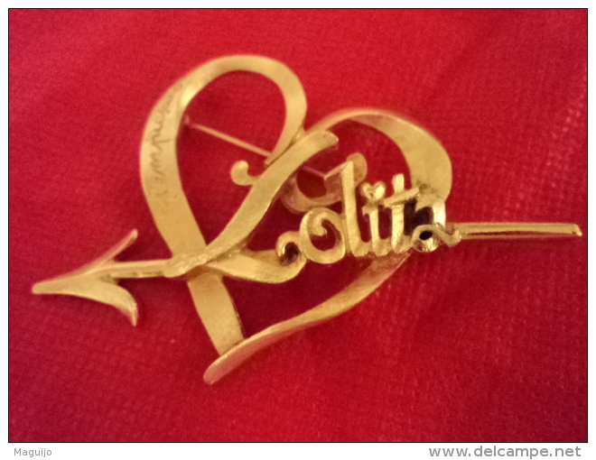 LOLITA LEMPICKA  " BROCHE  DOREE ,SIGLEE " SUPERBE , LIRE ATTENTIVEMENT  ET VOIR !! - Miniatures Femmes (sans Boite)