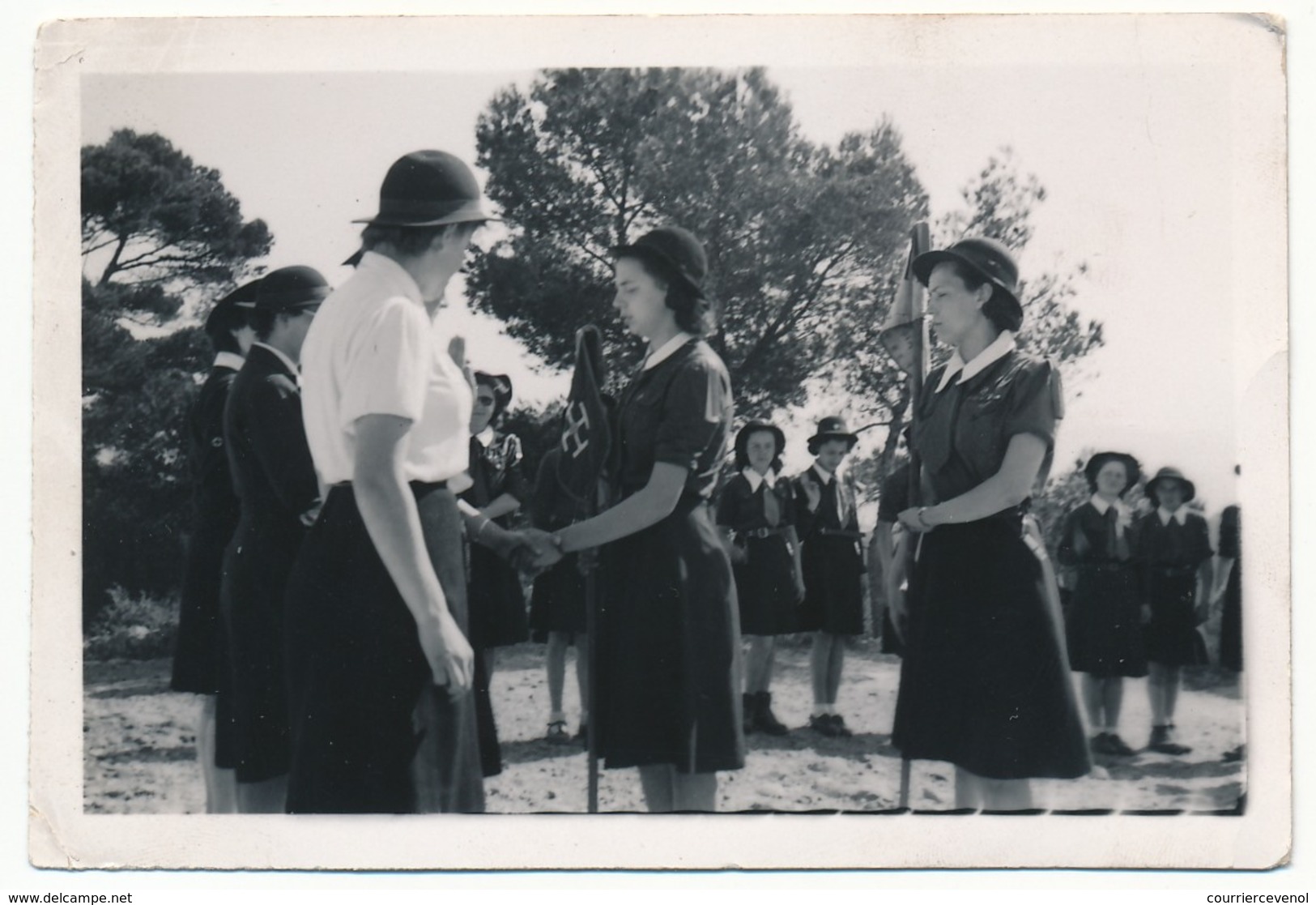 SCOUTISME - 12 Petites Photos - Guides De France - Camp De Champagne S/Seine - 1946 - Scoutisme