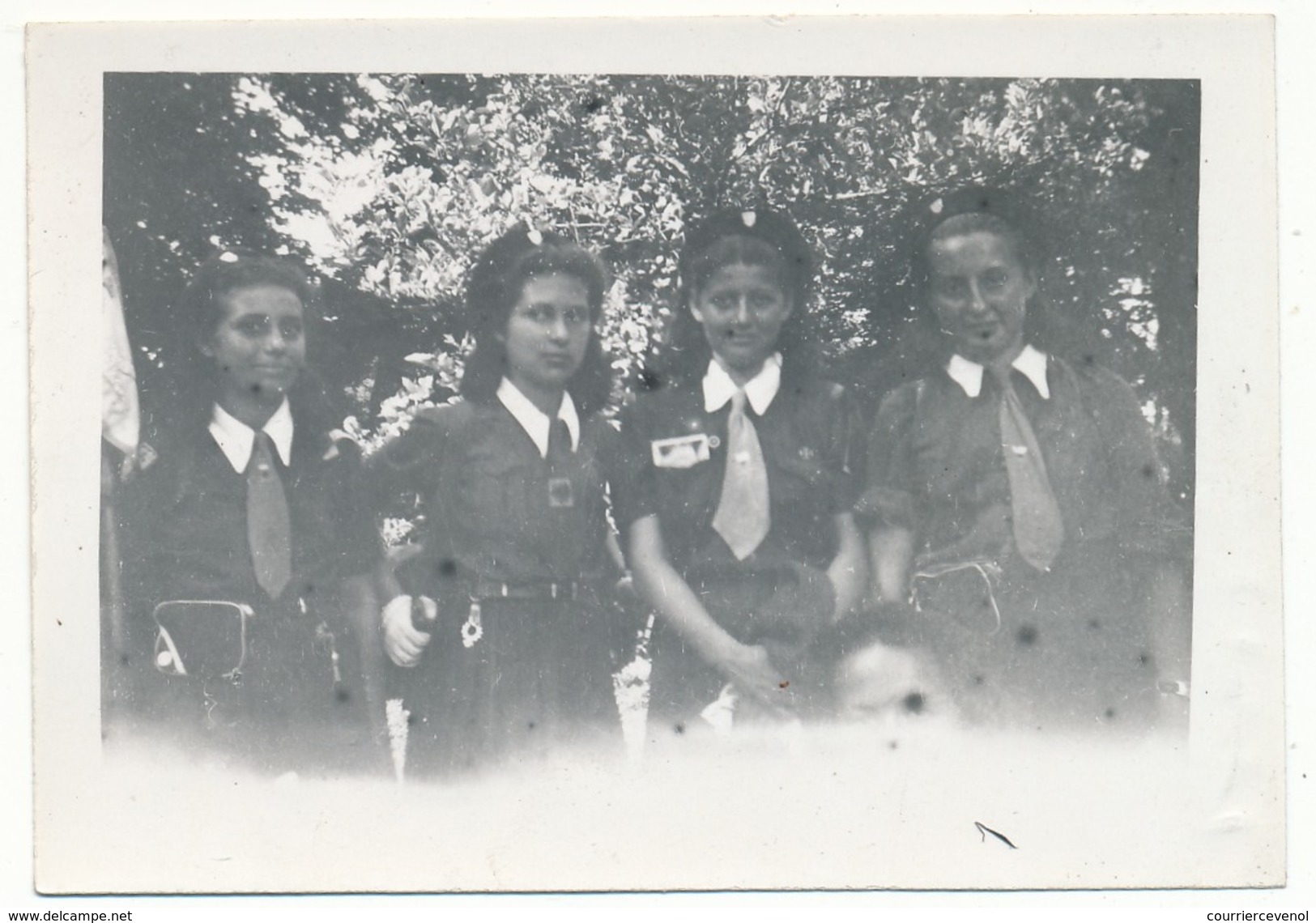 SCOUTISME - 12 petites photos - Guides de France - Camp de Champagne s/Seine - 1946