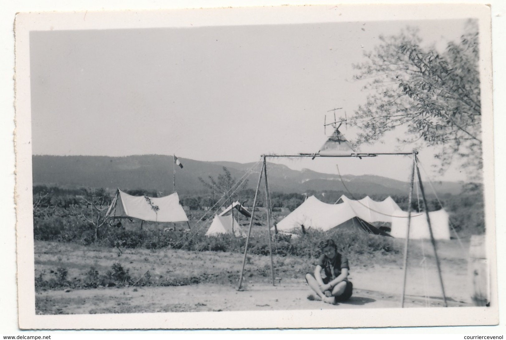 SCOUTISME - 12 petites photos - Guides de France - Camp de Champagne s/Seine - 1946