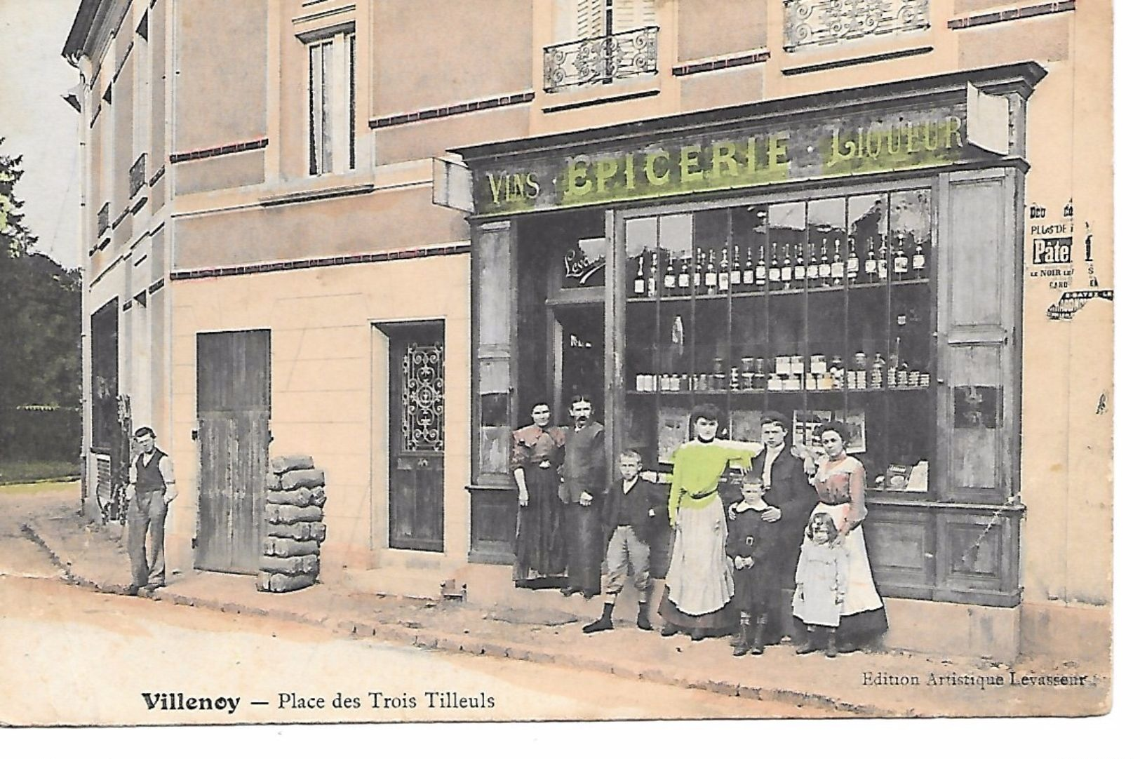 77 VILLENOY TRES RARE CPA 1906 "EPICERIE / VINS ET LIQUEURS" (PLACE DES TROIS TILLEULS) - Villenoy