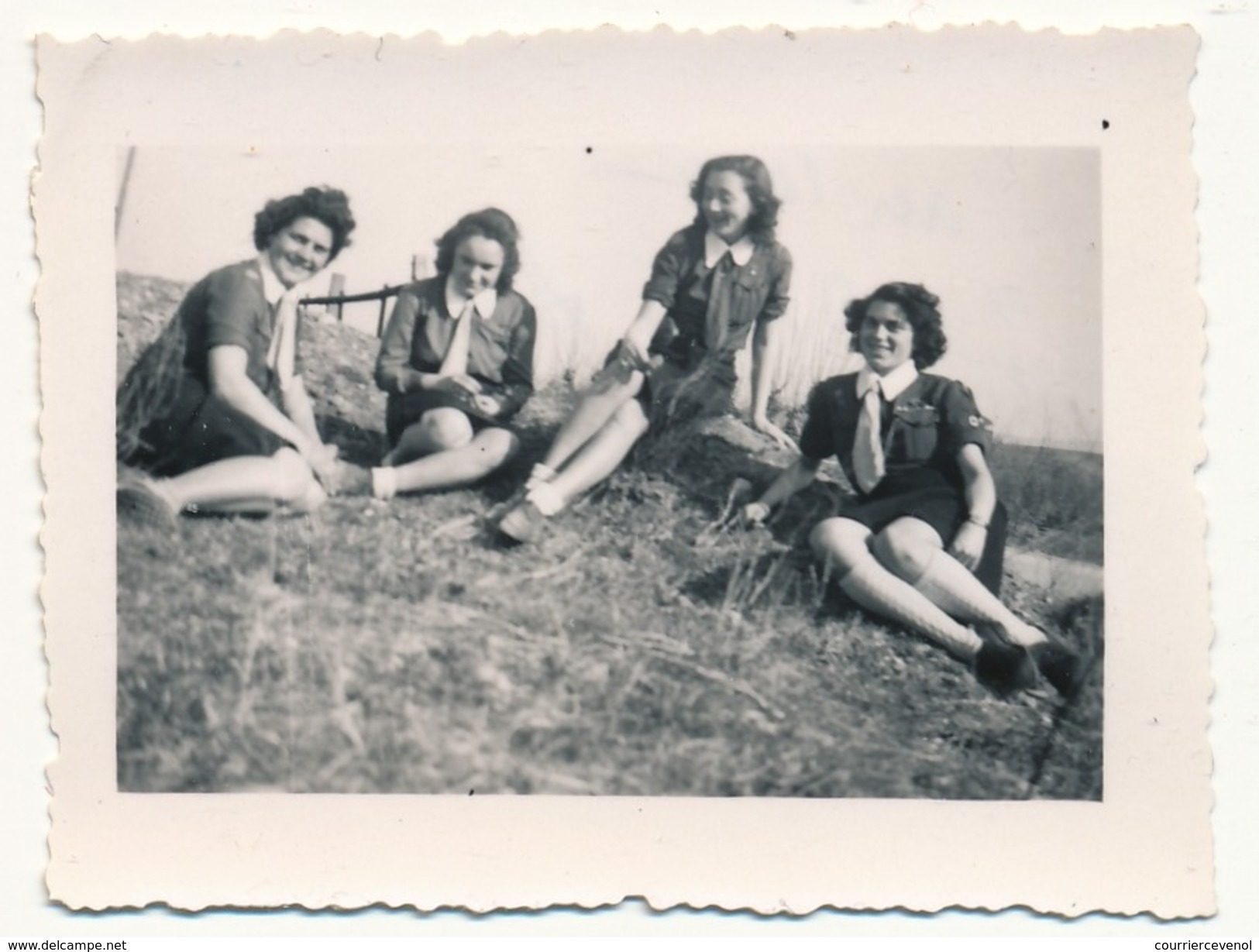 SCOUTISME - 18 Petites Photos - Guides De France - Camp à Langeais - 1937 - Scoutisme
