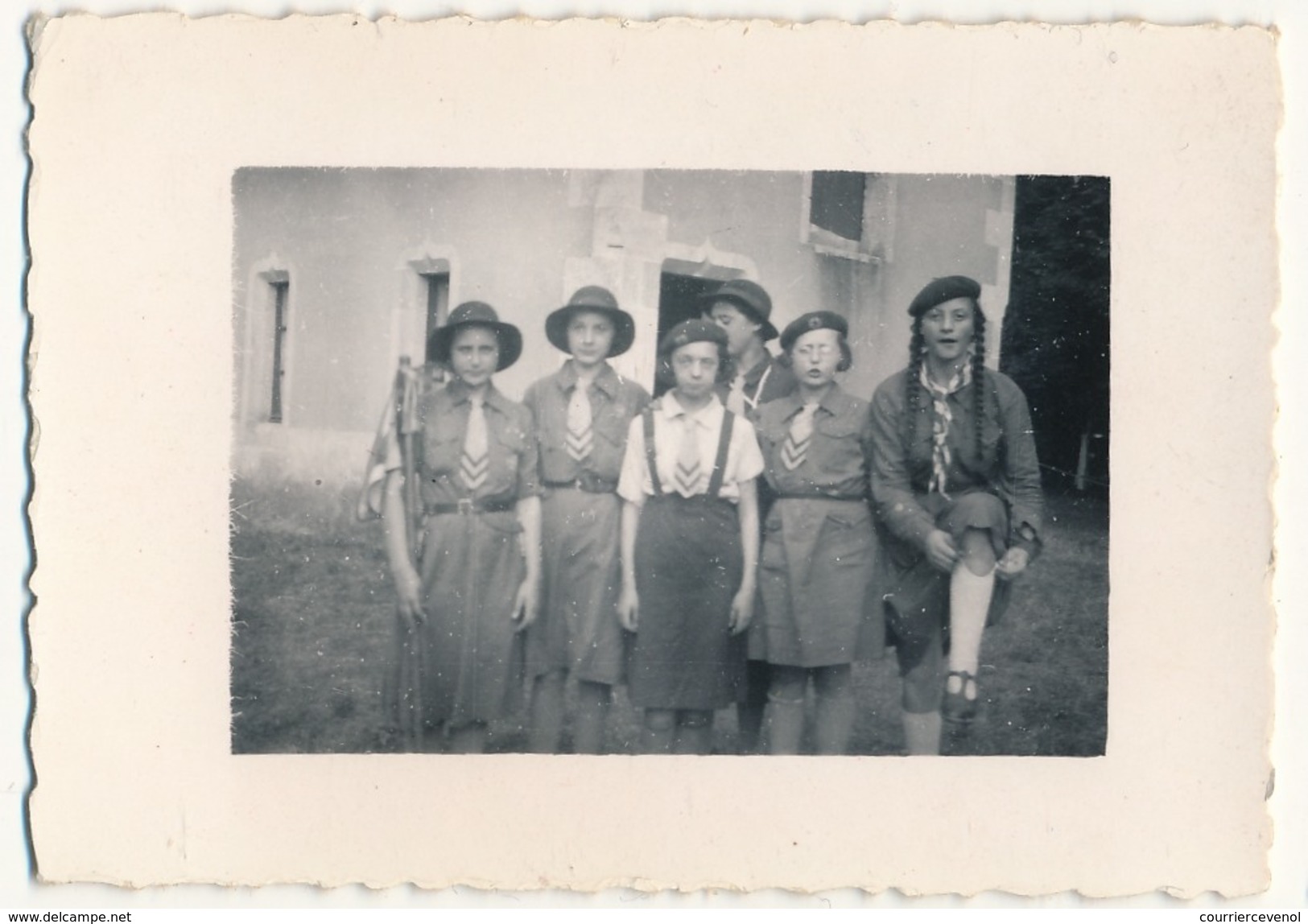 SCOUTISME - 18 Petites Photos - Guides De France - Camp à Langeais - 1937 - Scoutisme